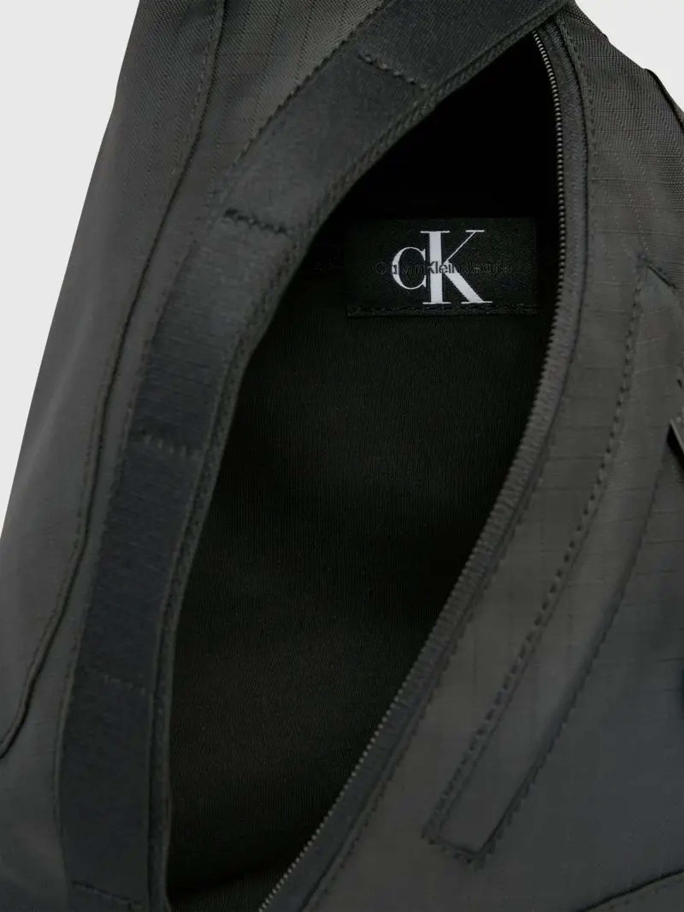 Кросс-боди Calvin Klein Metaforms Rounded Cb Sling38 модель K50K511733-BEH Фото
