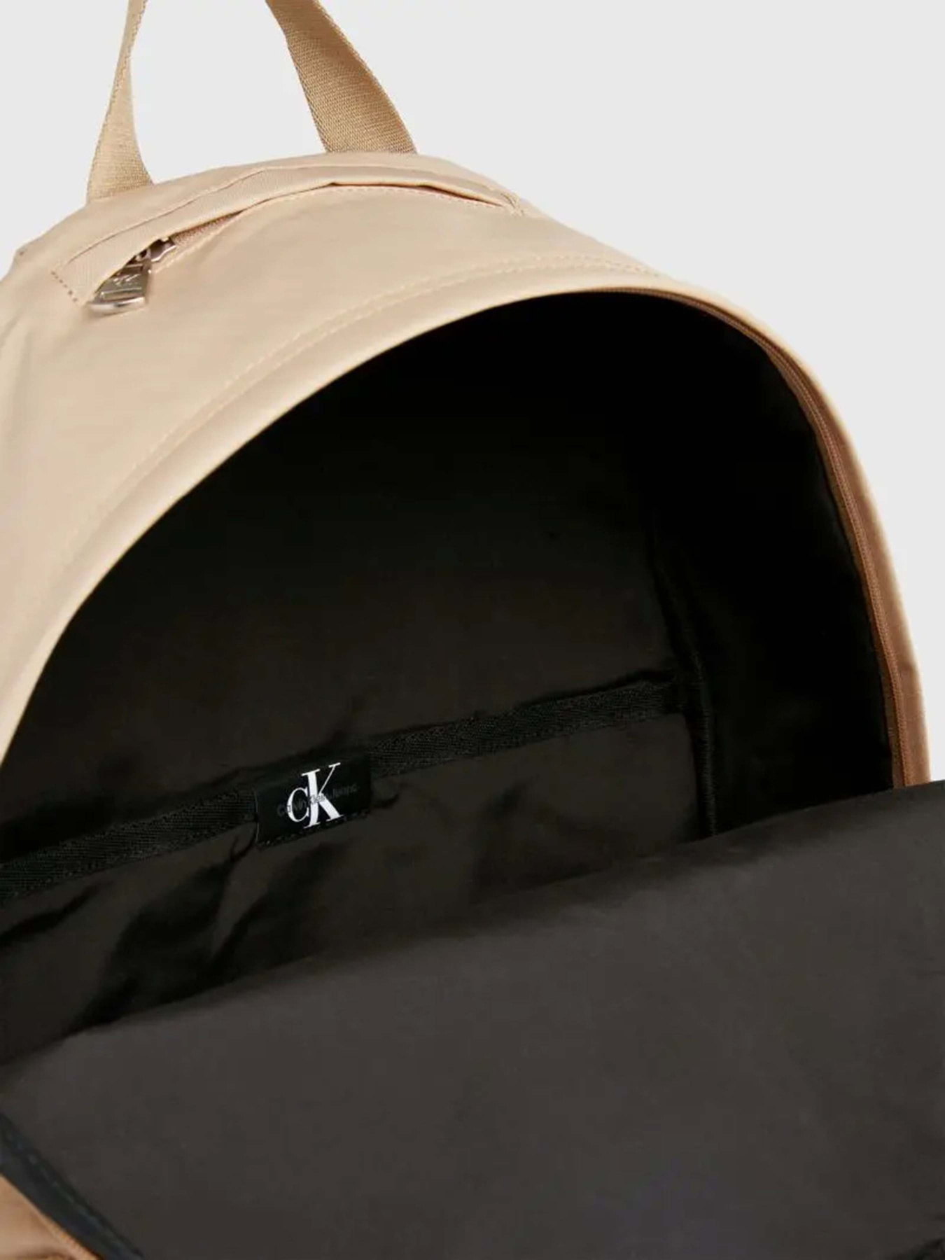 Рюкзак Calvin Klein Metaforms Rounded Bp44 модель K50K511770-PF2 Фото