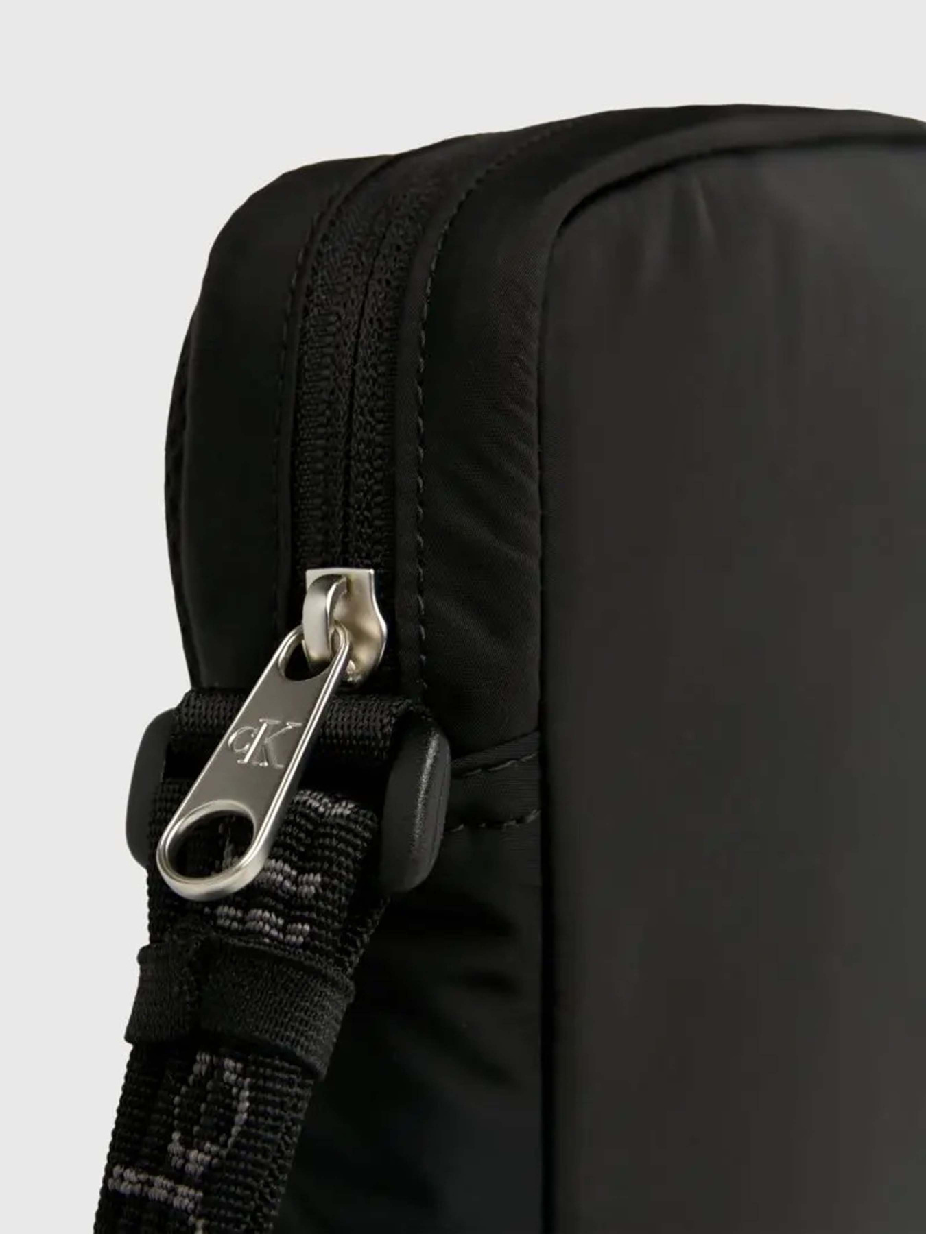 Крос-боді Calvin Klein Ultralight Reporter18 Ny модель K50K511780-BEH Фото