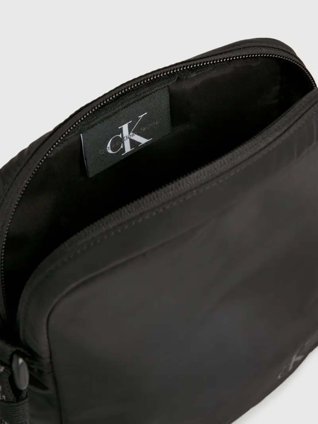 Крос-боді Calvin Klein Ultralight Reporter18 Ny модель K50K511780-BEH Фото