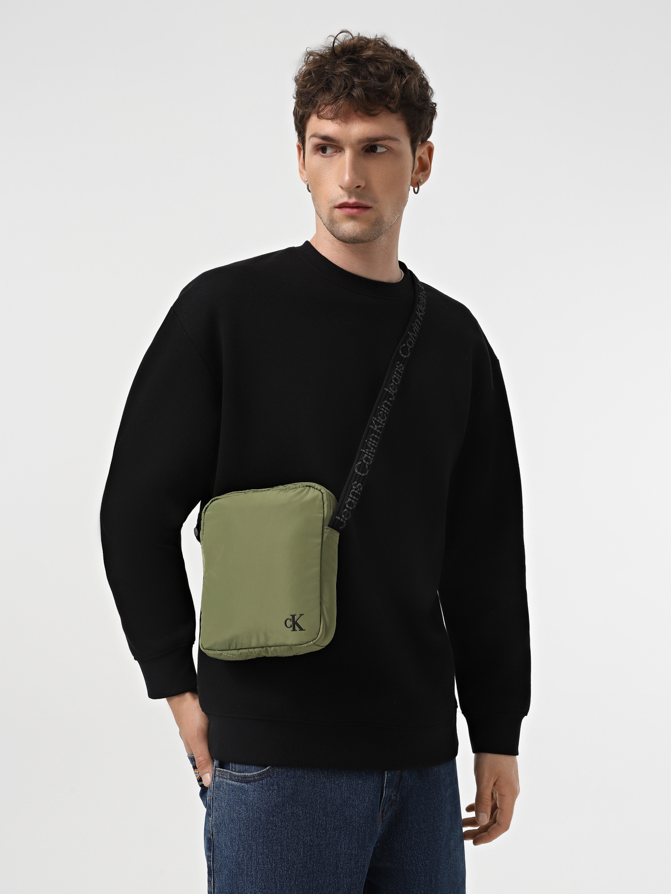 Кросс-боди Calvin Klein Ultralight Reporter18 Ny модель K50K511780-L9N Фото