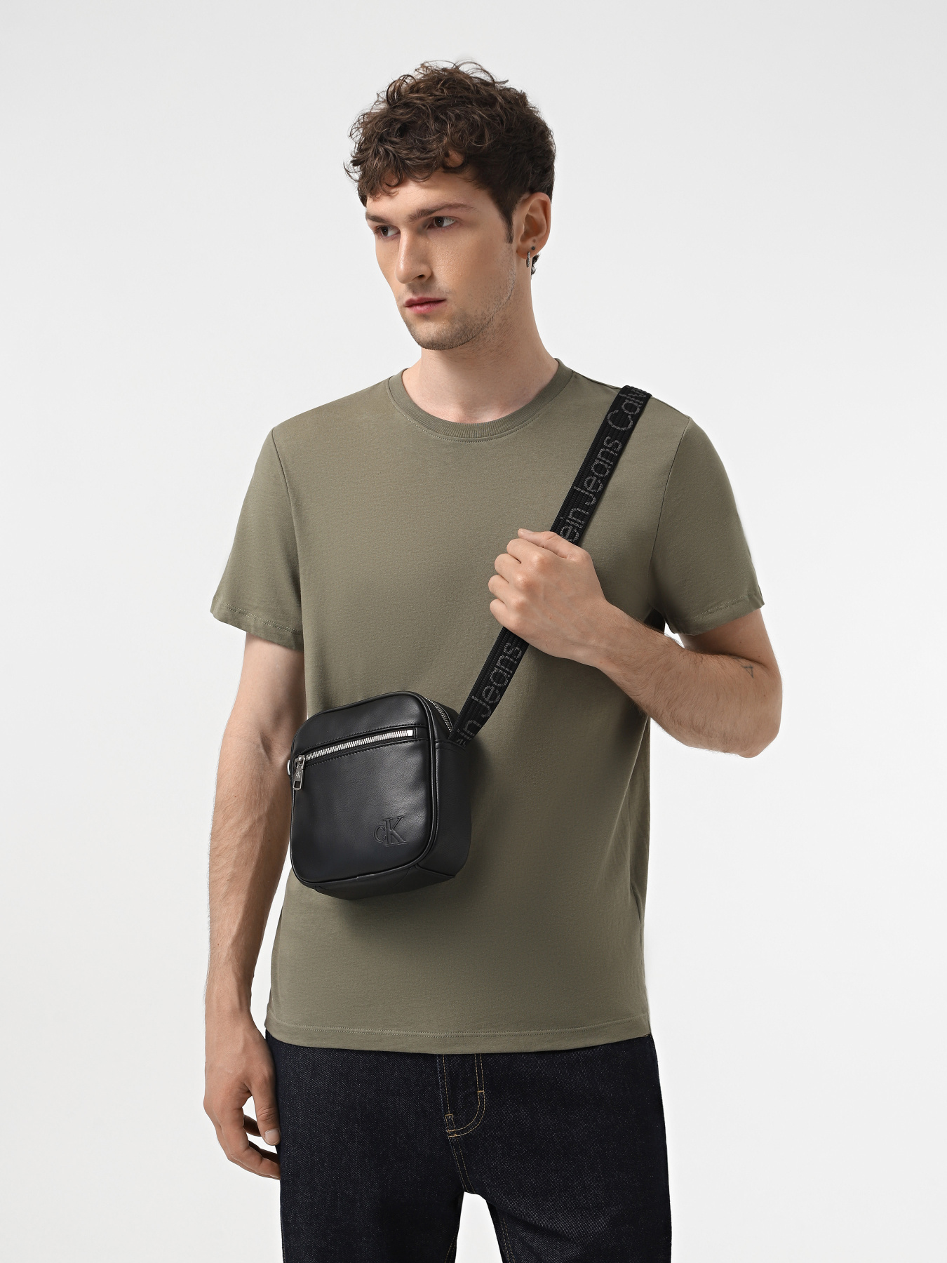 Крос-боді Calvin Klein Ultralight Sq Camera Bag18 Pu модель K50K511788-BEH Фото