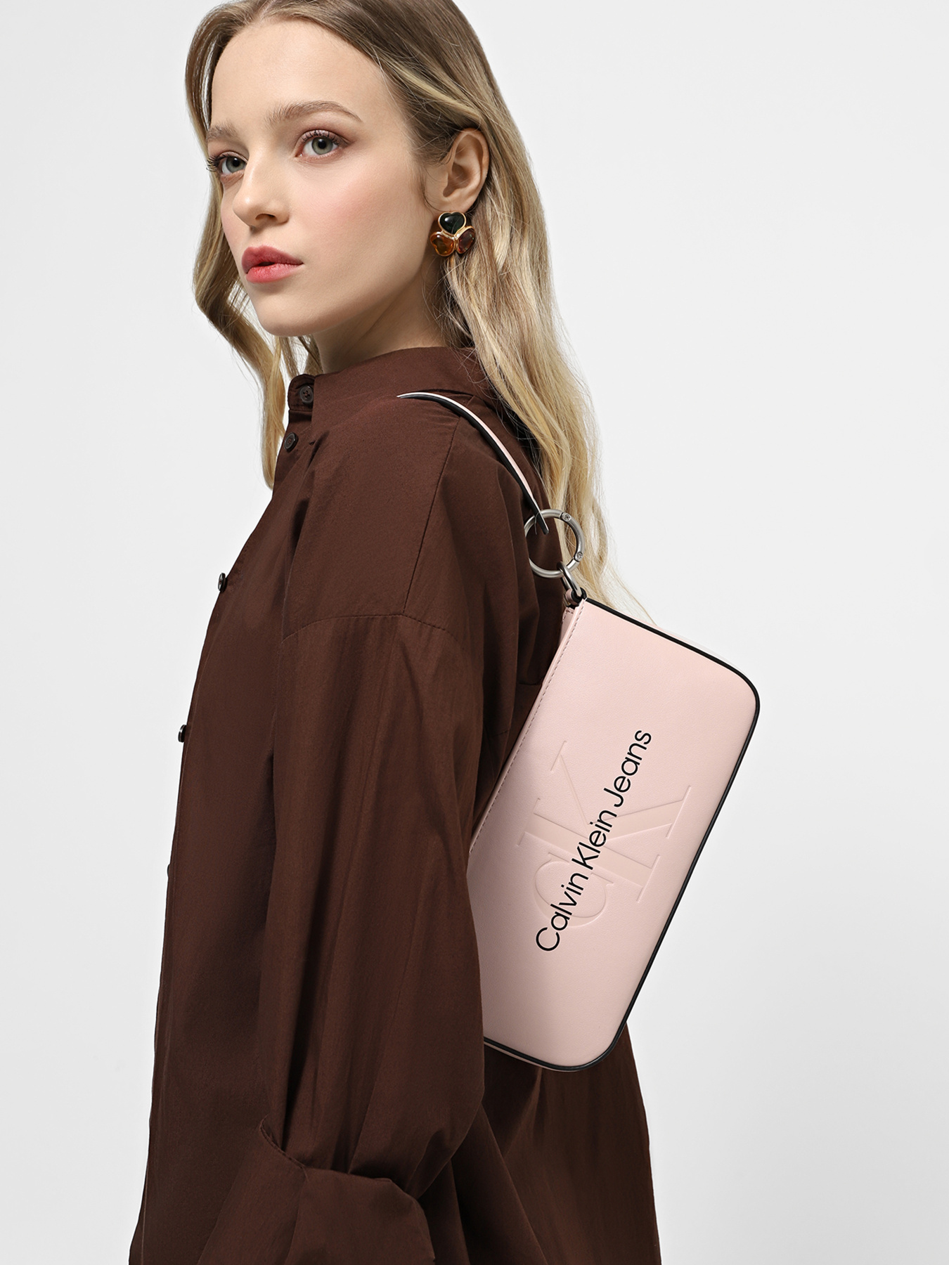 Хобо Calvin Klein Sculpted Shoulder Pouch25 Mono модель K60K610679-TFT Фото