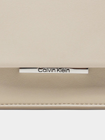 Сумка Calvin Klein Linear Shoulder модель K60K612158-PEG Сумка Calvin Klein Linear Shoulder модель K60K612158-PEG Фото