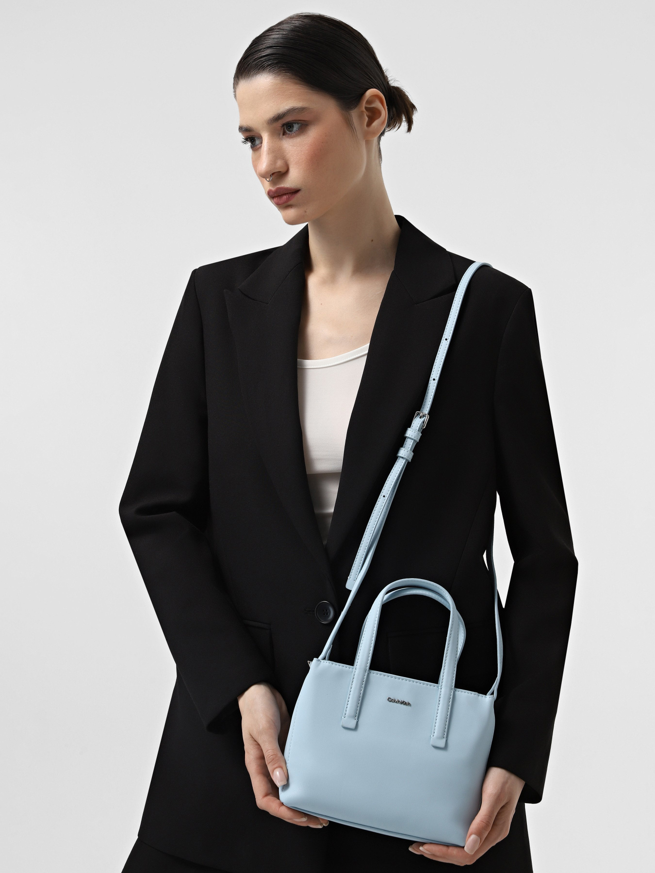 Сумка Calvin Klein Must Mini Tote модель K60K612170-CEW Сумка Calvin Klein Must Mini Tote модель K60K612170-CEW Фото