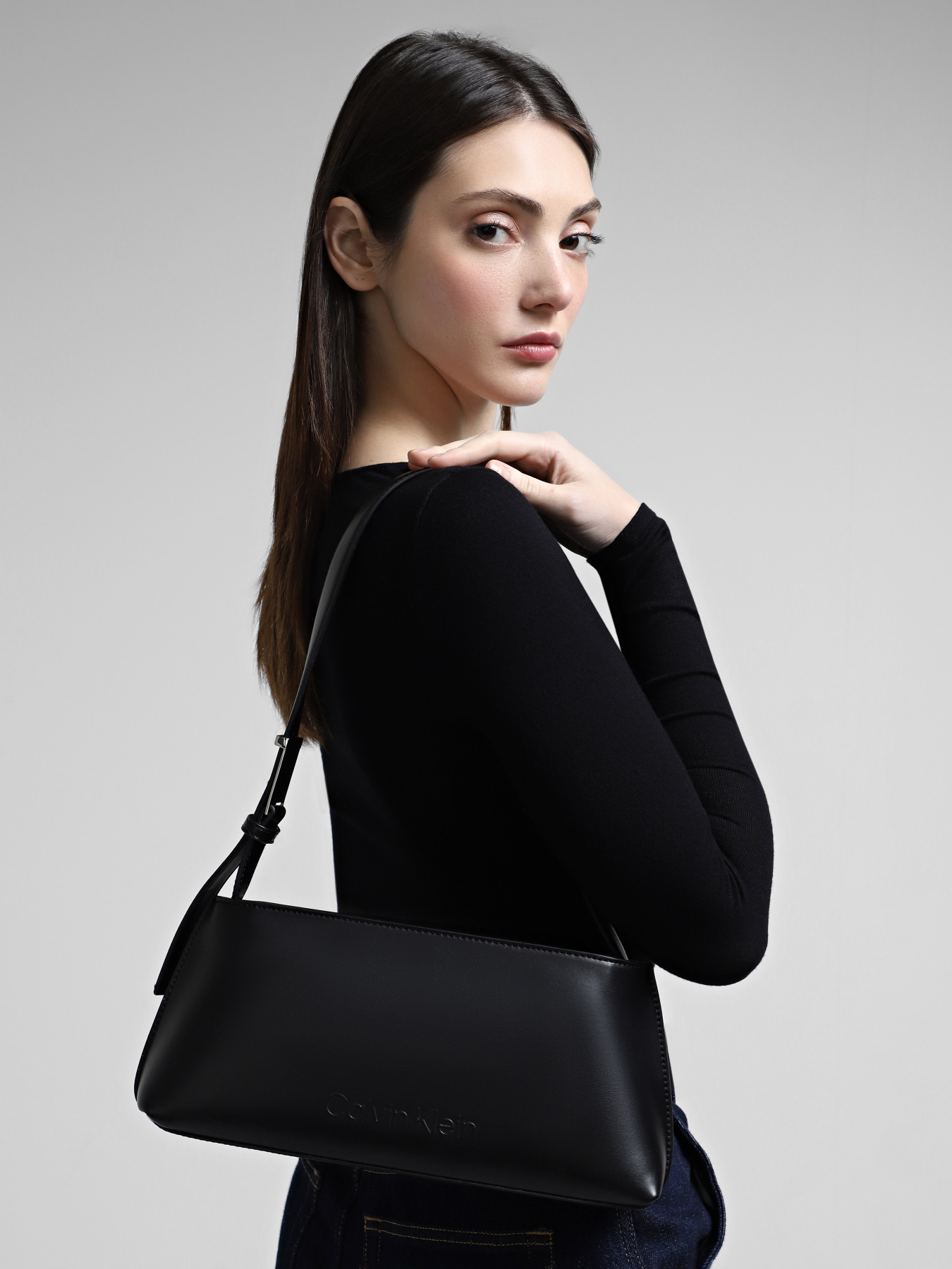 Кросс-боди Calvin Klein Embossed Logo модель K60K612550-BEH Фото