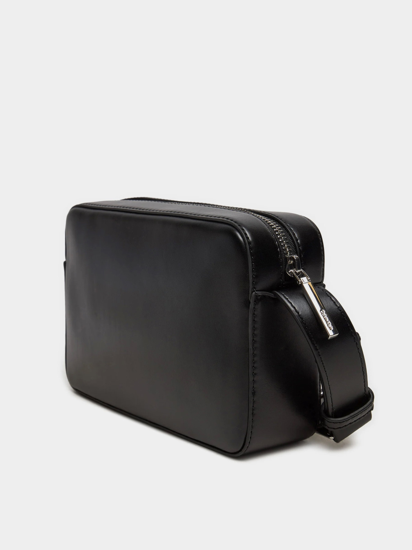 Кросс-боди Calvin Klein Embossed Logo Camera модель K60K612555-BEH Фото