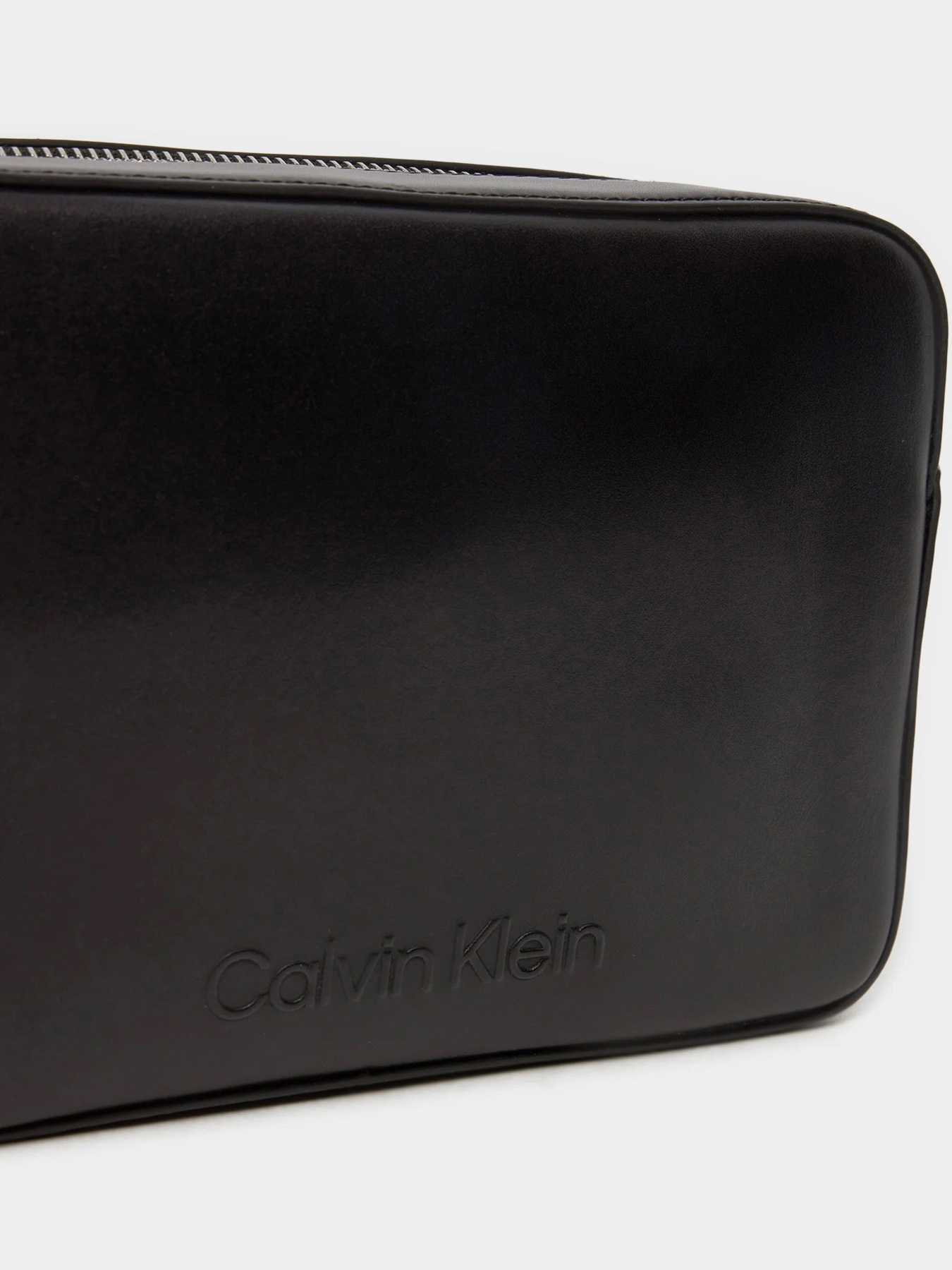 Кросс-боди Calvin Klein Embossed Logo Camera модель K60K612555-BEH Фото