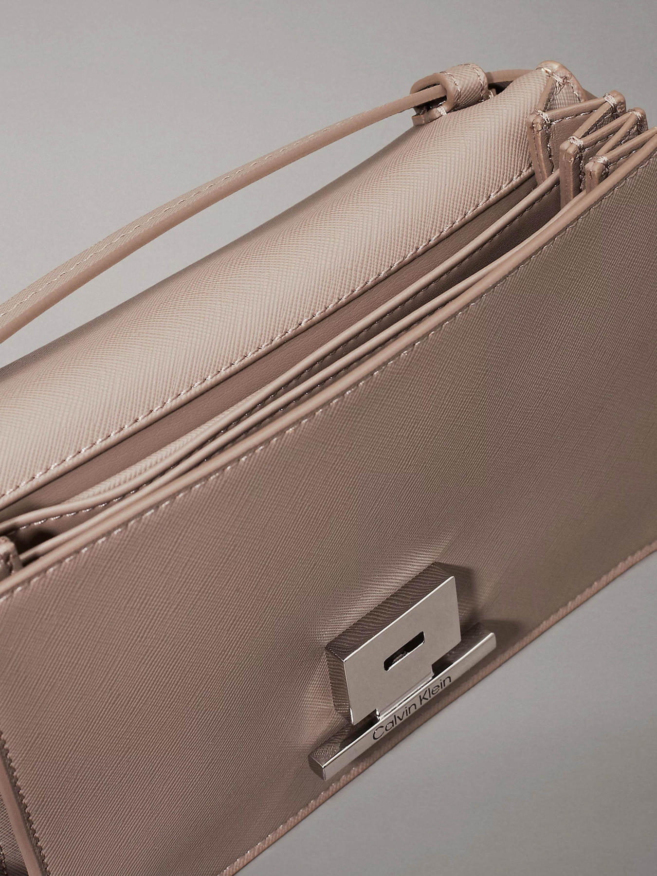 Кросс-боди Calvin Klein Linear модель K60K612559-PA0 Фото