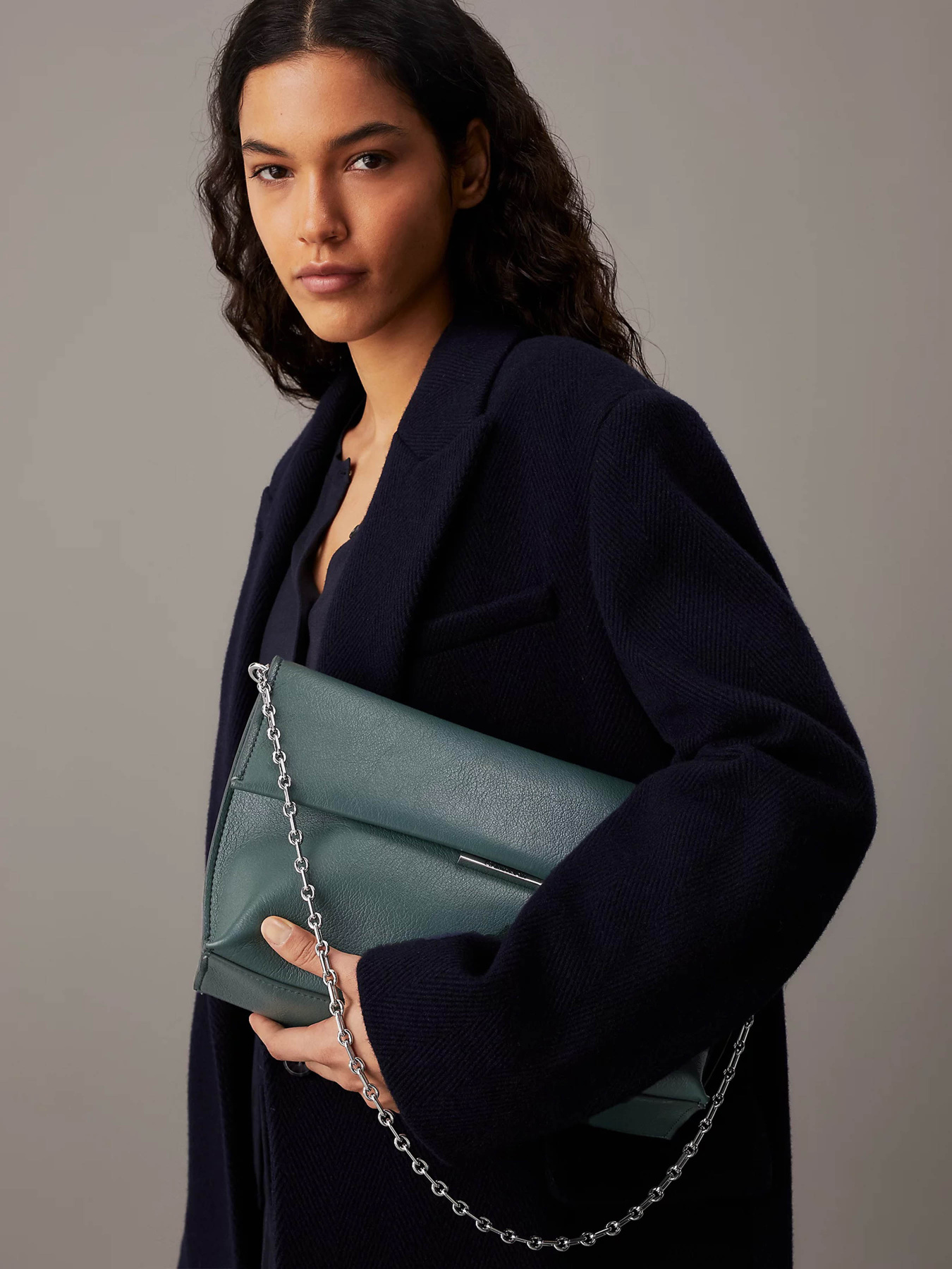 Кросс-боди Calvin Klein Linear модель K60K612560-LG2 Фото