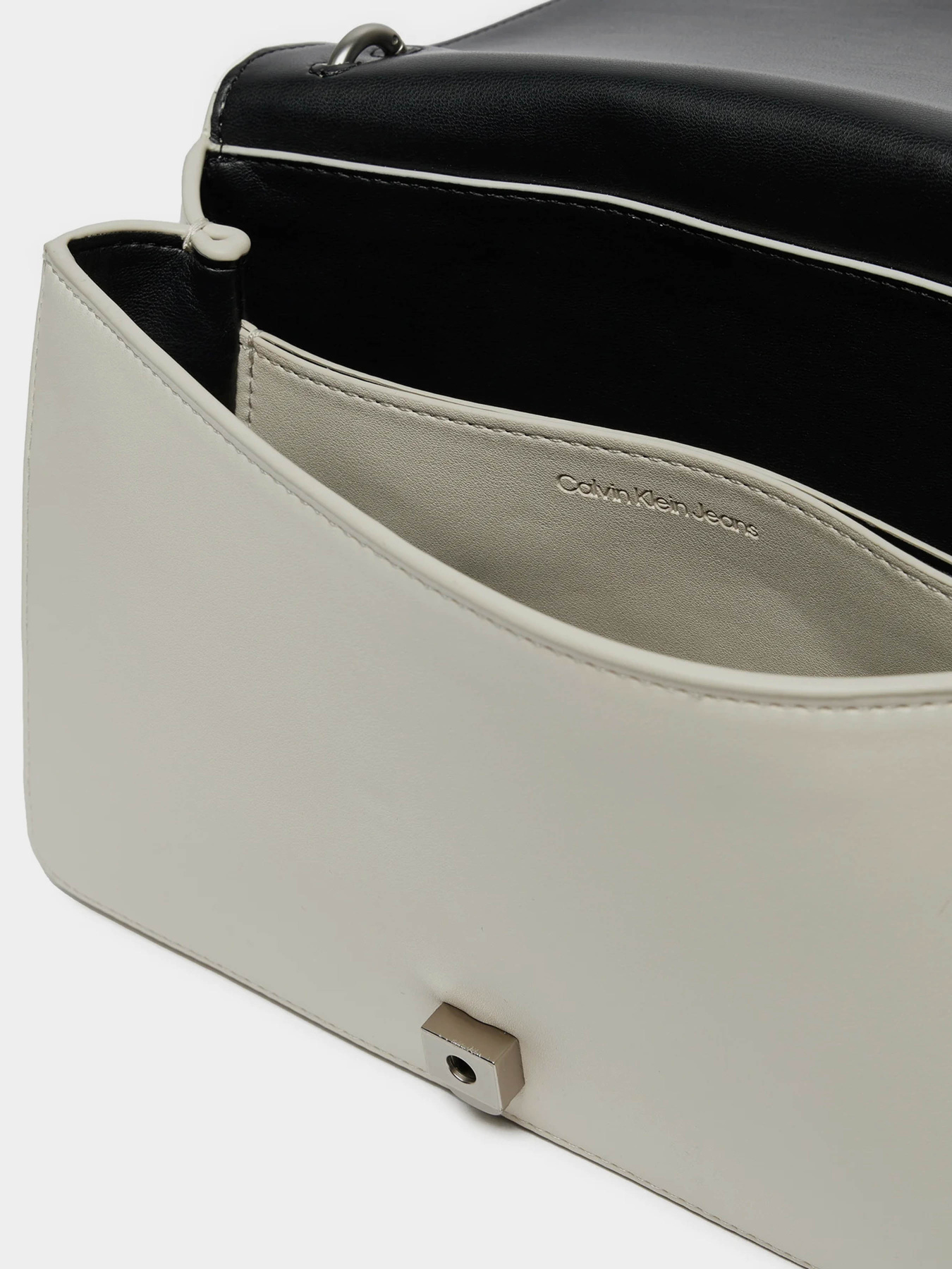 Кросс-боди Calvin Klein Sculpted Ew модель K60K612727-PAS Кросс-боди Calvin Klein Sculpted Ew модель K60K612727-PAS Фото