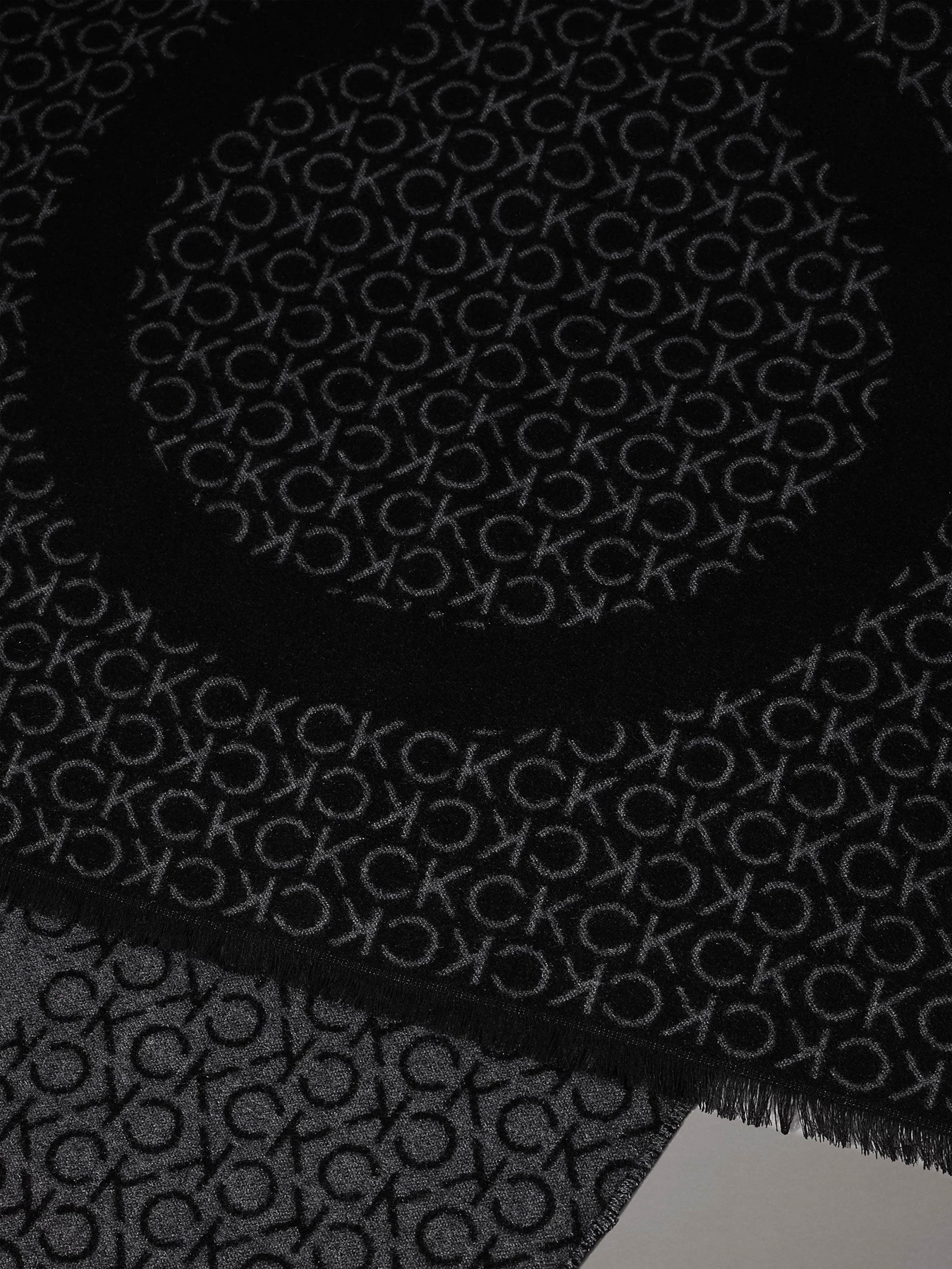 Шарф Calvin Klein Fringes Two-tone Mono Mw модель K60K612611-BEH Фото