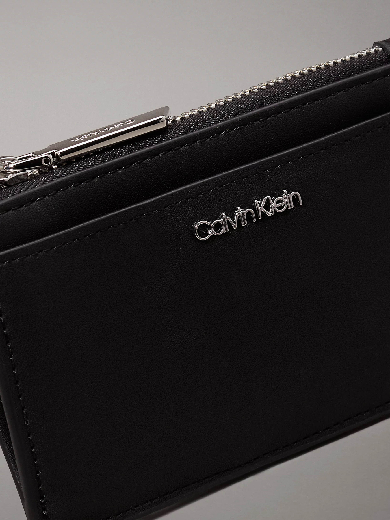 Кошелек Calvin Klein Must Cardholder модель K60K611095-BAX Фото