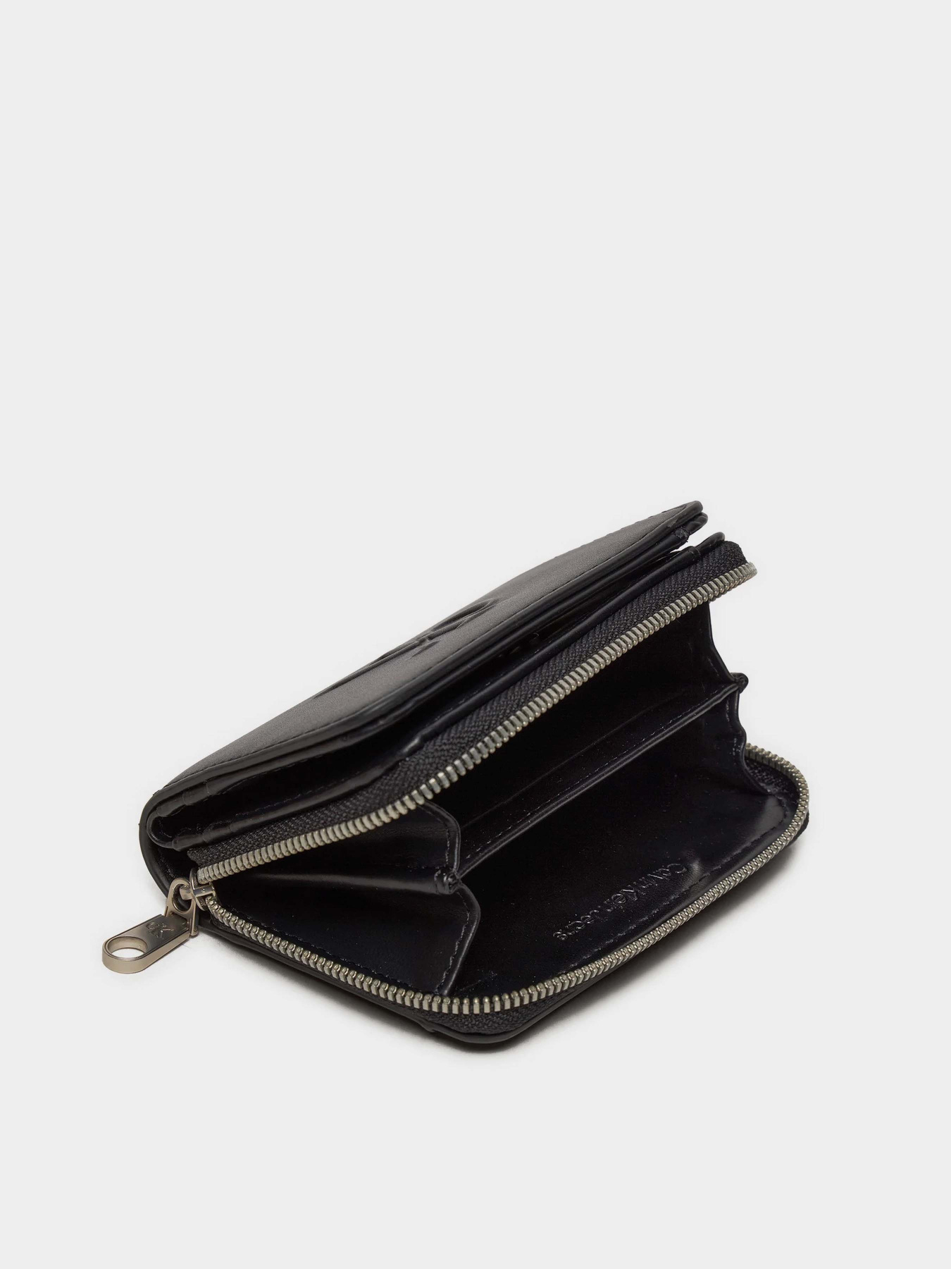 Кошелек Calvin Klein Sculpted Med Zip модель K60K612741-BEH Фото