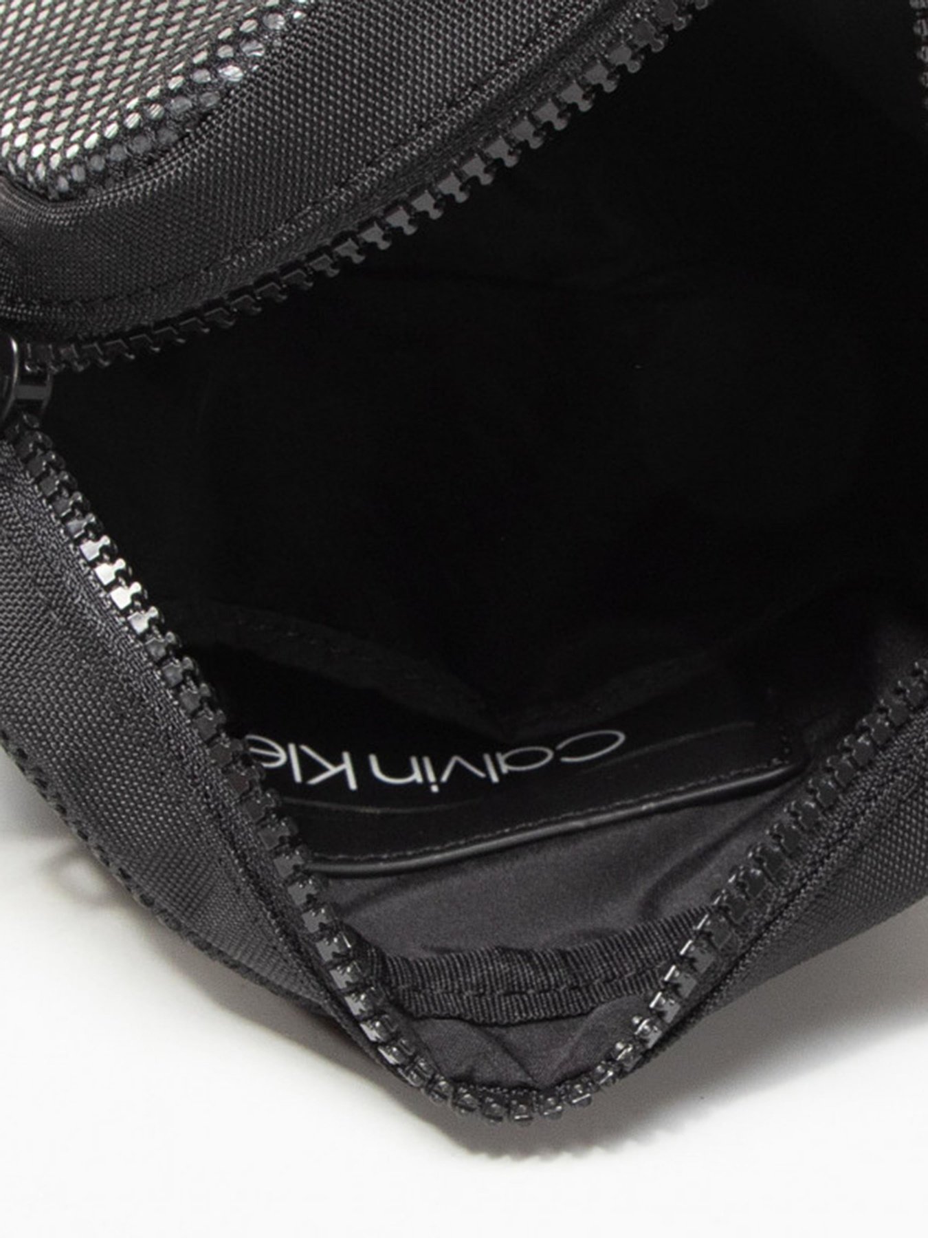 Мессенджер Calvin Klein модель K50K506024_BAX0 Мессенджер Calvin Klein модель K50K506024_BAX0 Фото