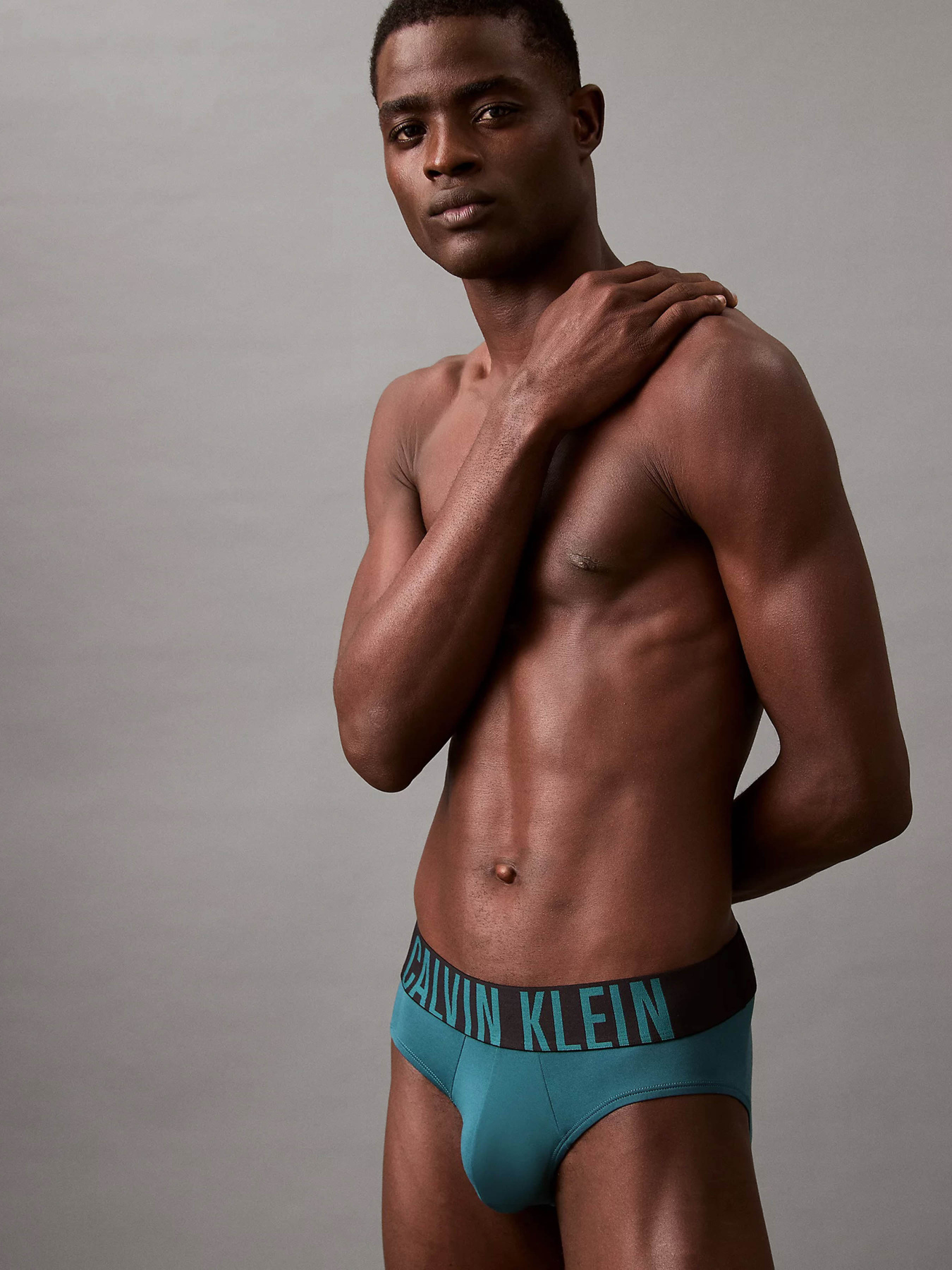 Набір трусів Calvin Klein Underwear Intense Power Hip Brief модель 000NB3610A-Q1J Фото