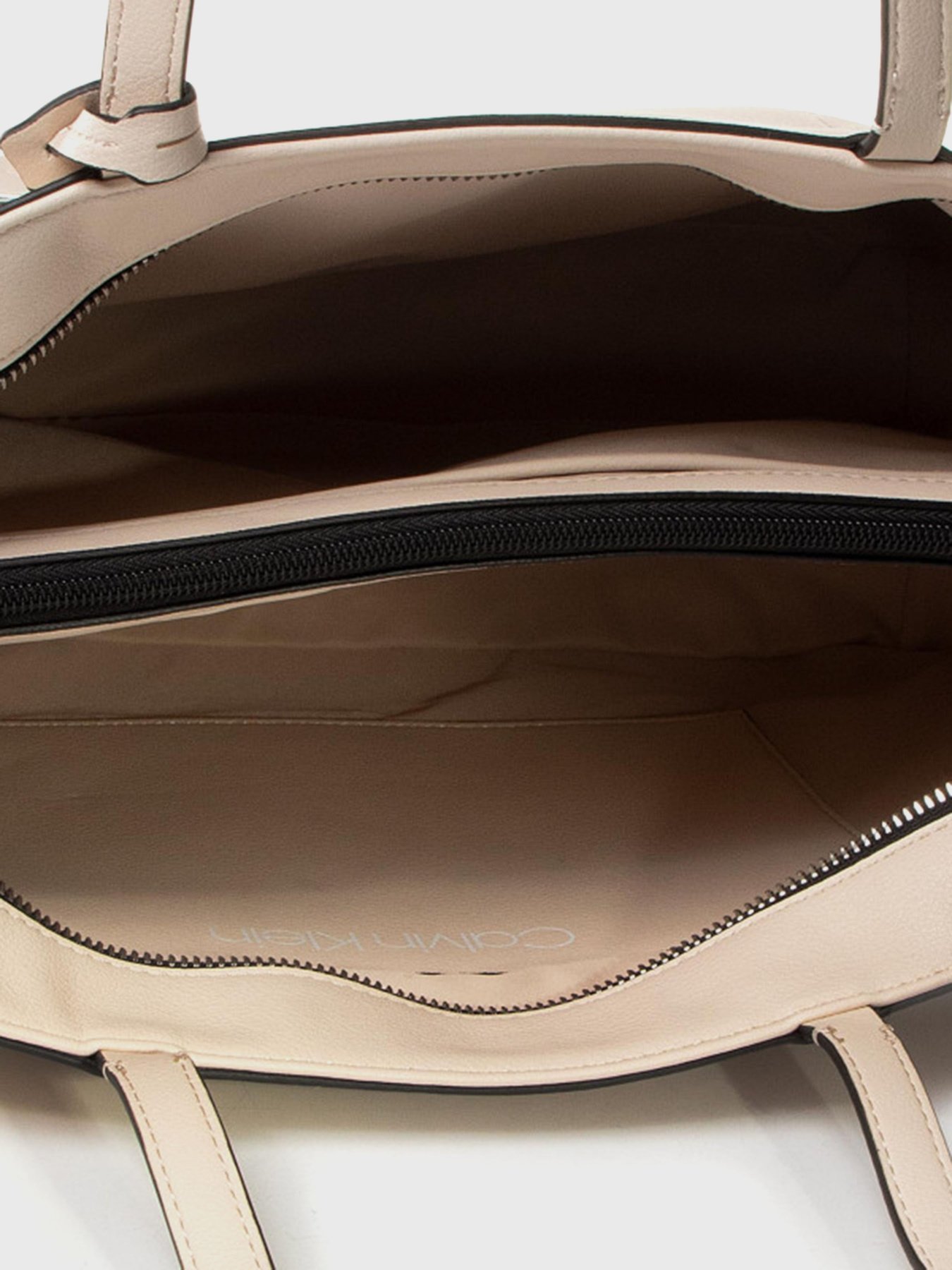 Сумка Calvin Klein модель K60K606664_VHB0 Сумка Calvin Klein модель K60K606664_VHB0 Фото