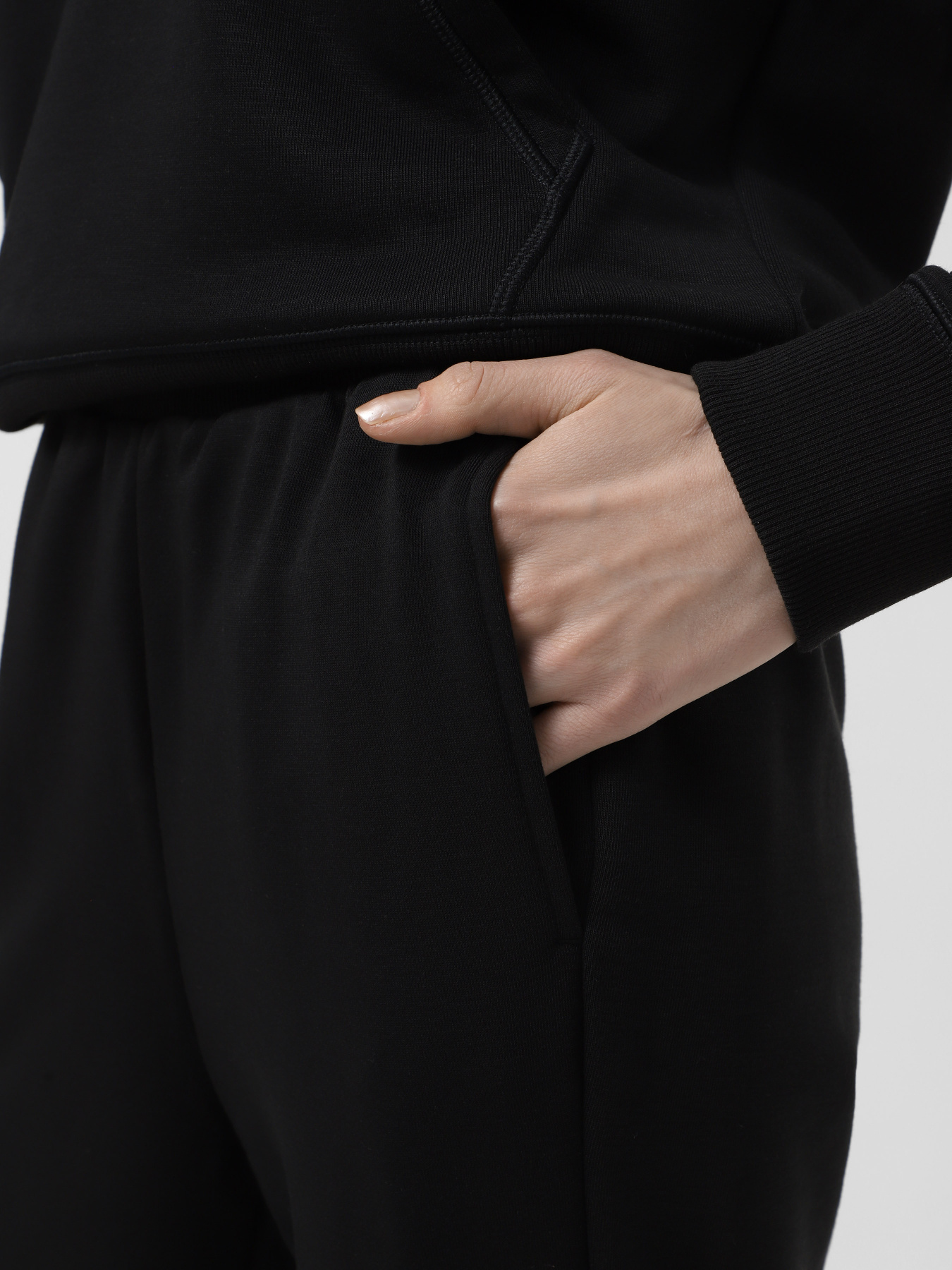 Спортивні штани Calvin Klein Essentials модель 00GWF4P601-BAE Фото