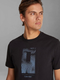 Футболка Calvin Klein Vertical Lines Graphic модель K10K113588-BEH Фото