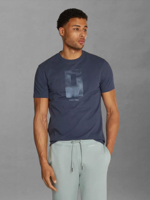 Футболка Calvin Klein Vertical Lines Graphic модель K10K113588-PPK Фото