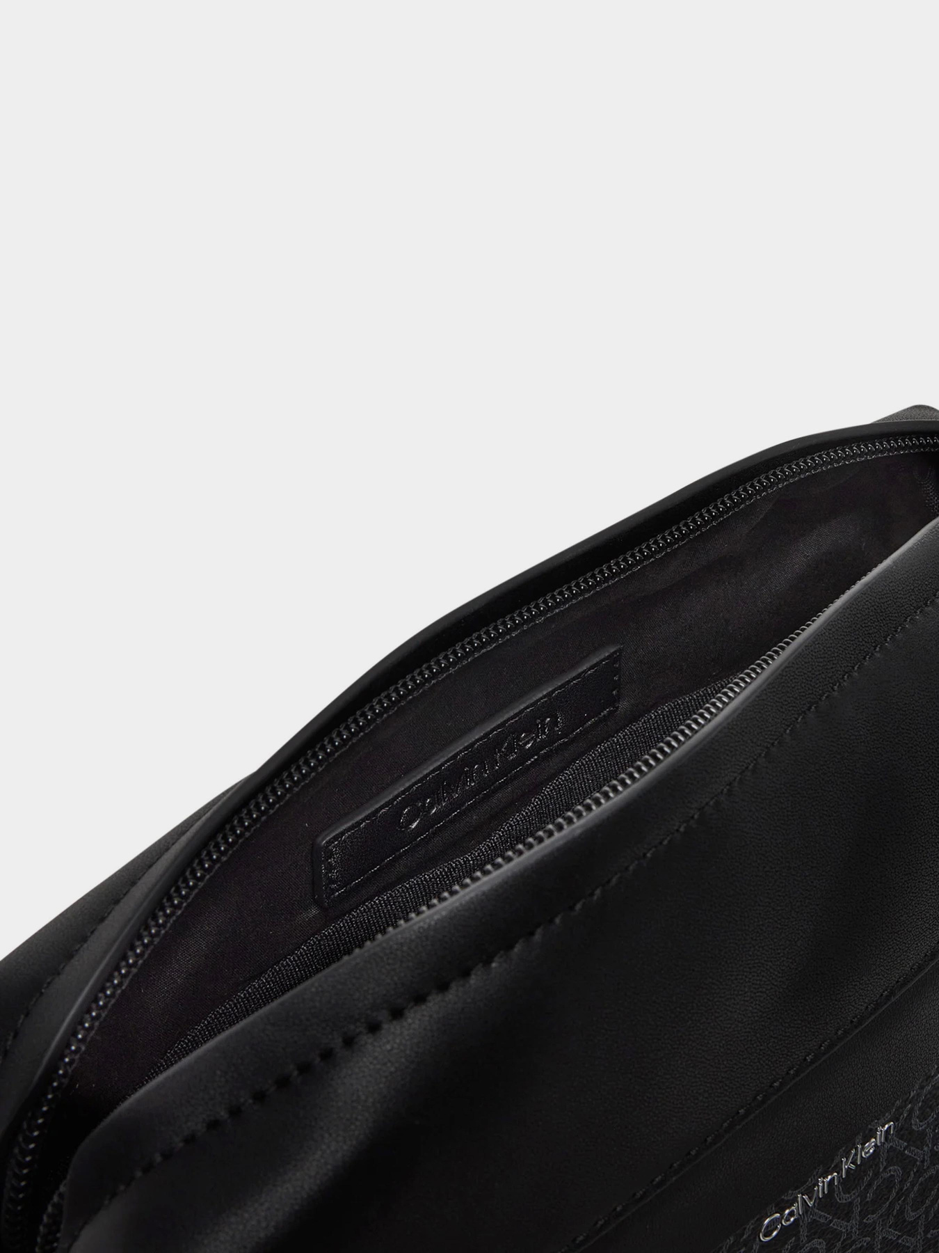 Мессенджер Calvin Klein модель K50K512881-0GJ Фото