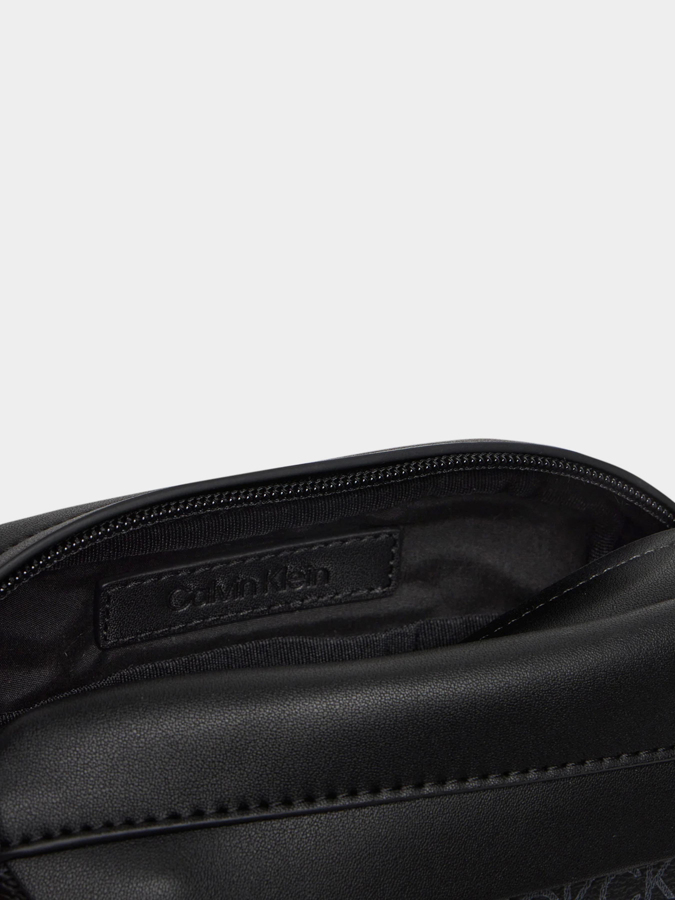 Мессенджер Calvin Klein модель K50K512909-0GJ Фото