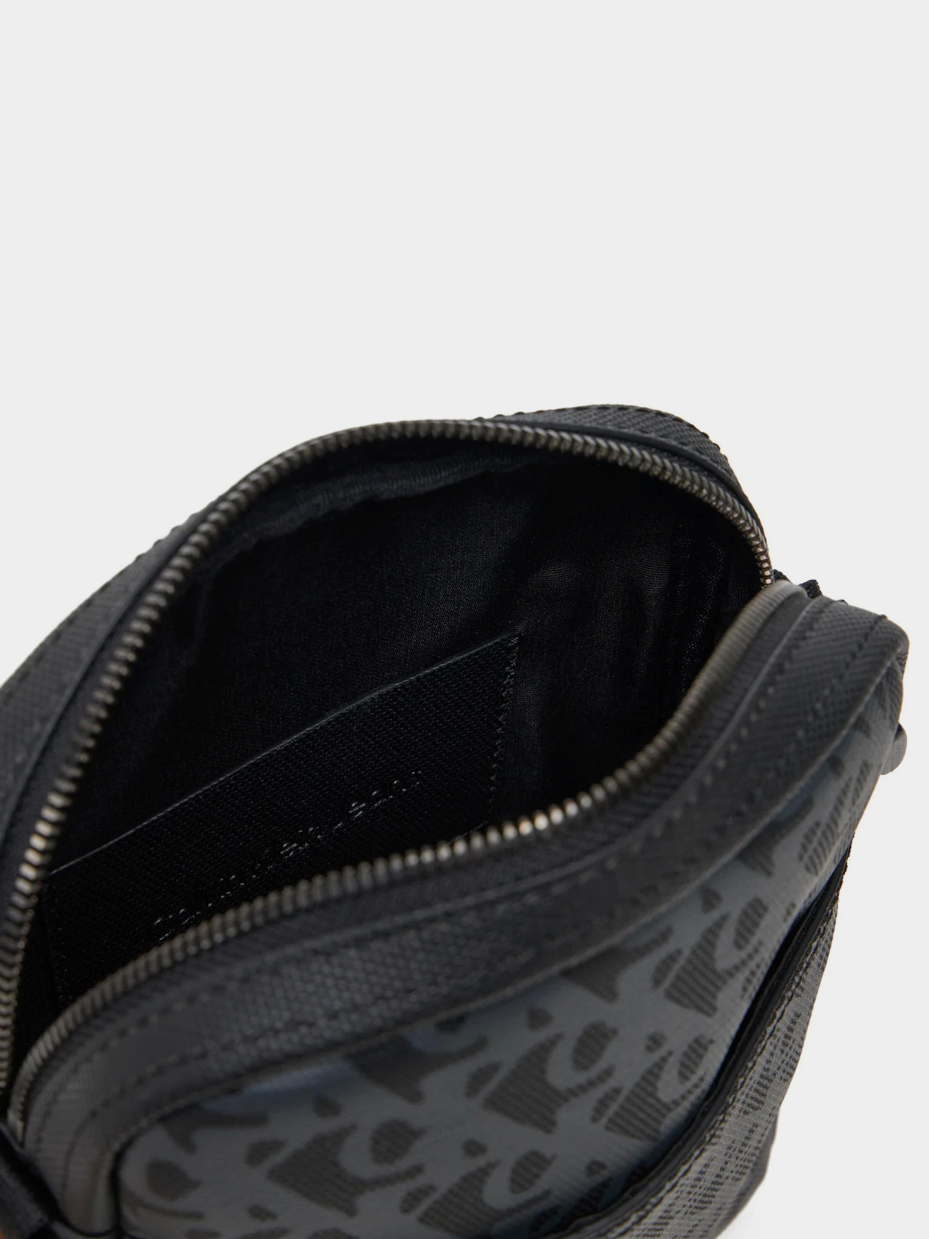 Мессенджер Calvin Klein модель LV04G3115G-UB1 Мессенджер Calvin Klein модель LV04G3115G-UB1 Фото