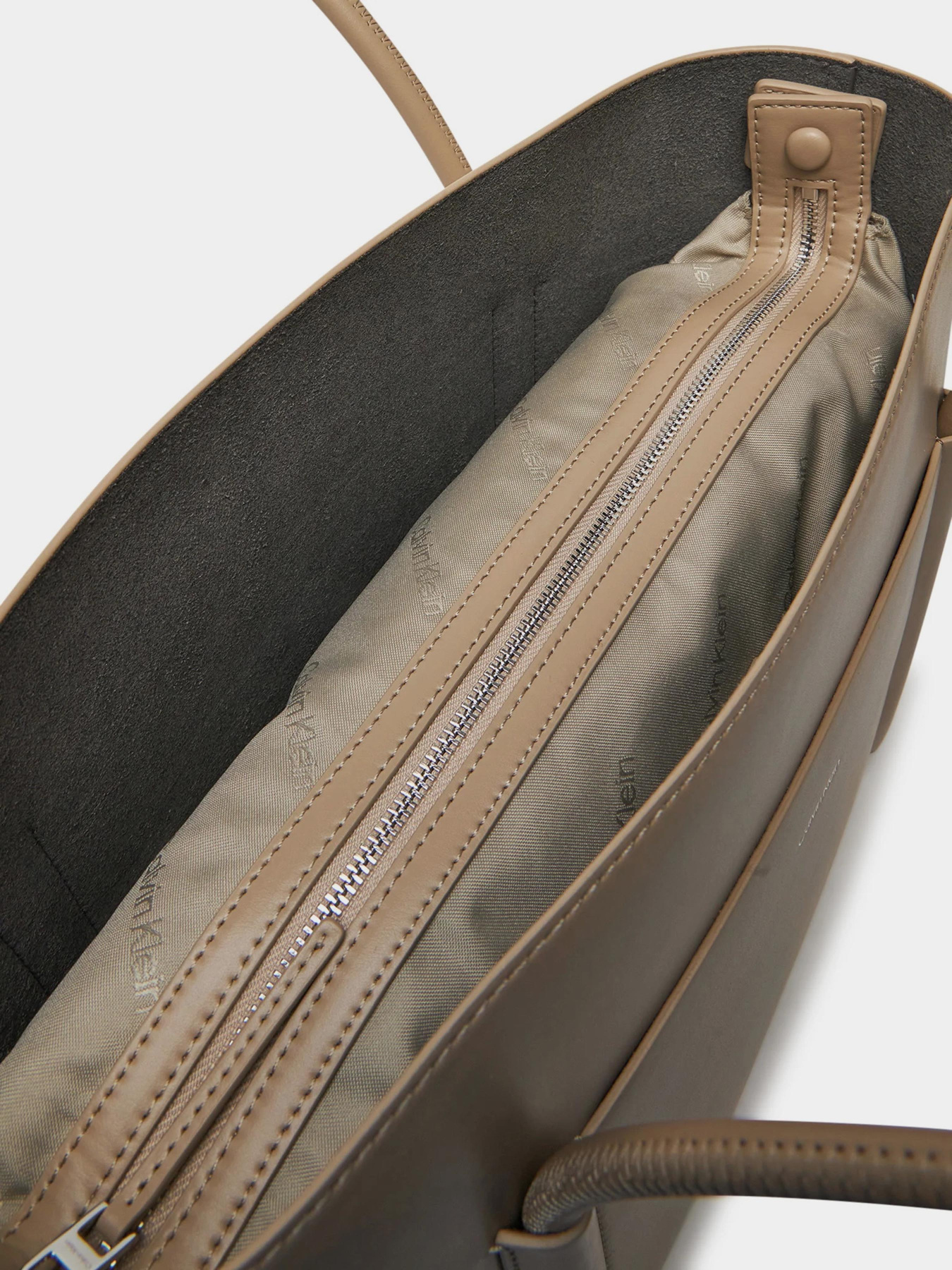 Сумка Calvin Klein модель K60K613110-W75 Фото