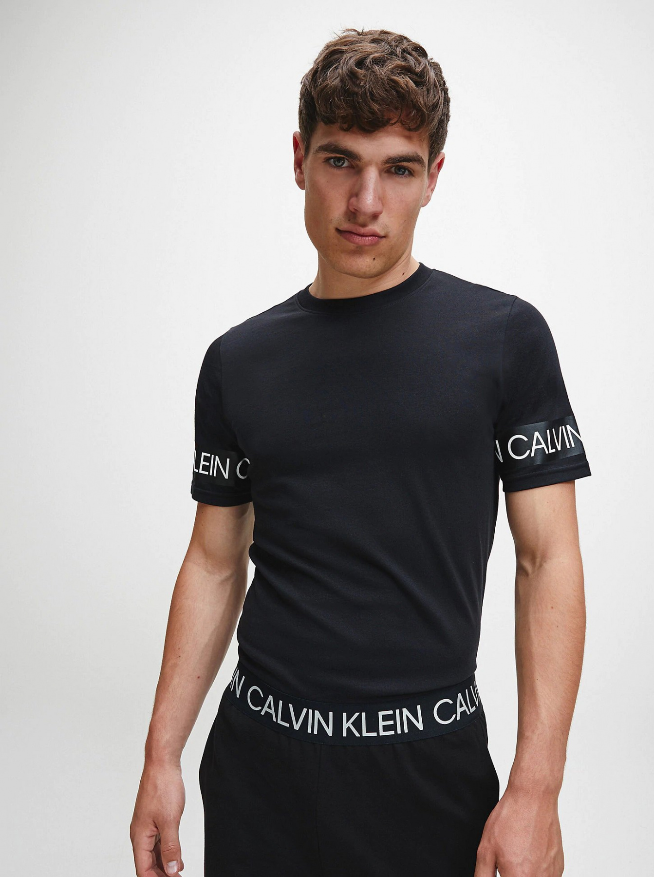 Футболки и поло Calvin Klein модель 00GMF0K186-007 Фото