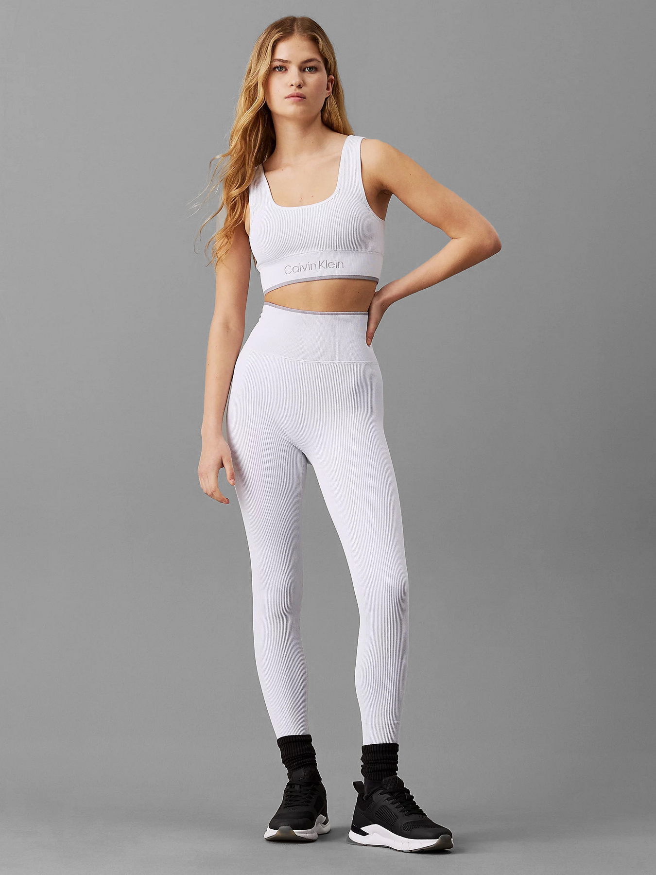 Топ спортивный Calvin Klein модель 00GWS4K220-YAA Фото