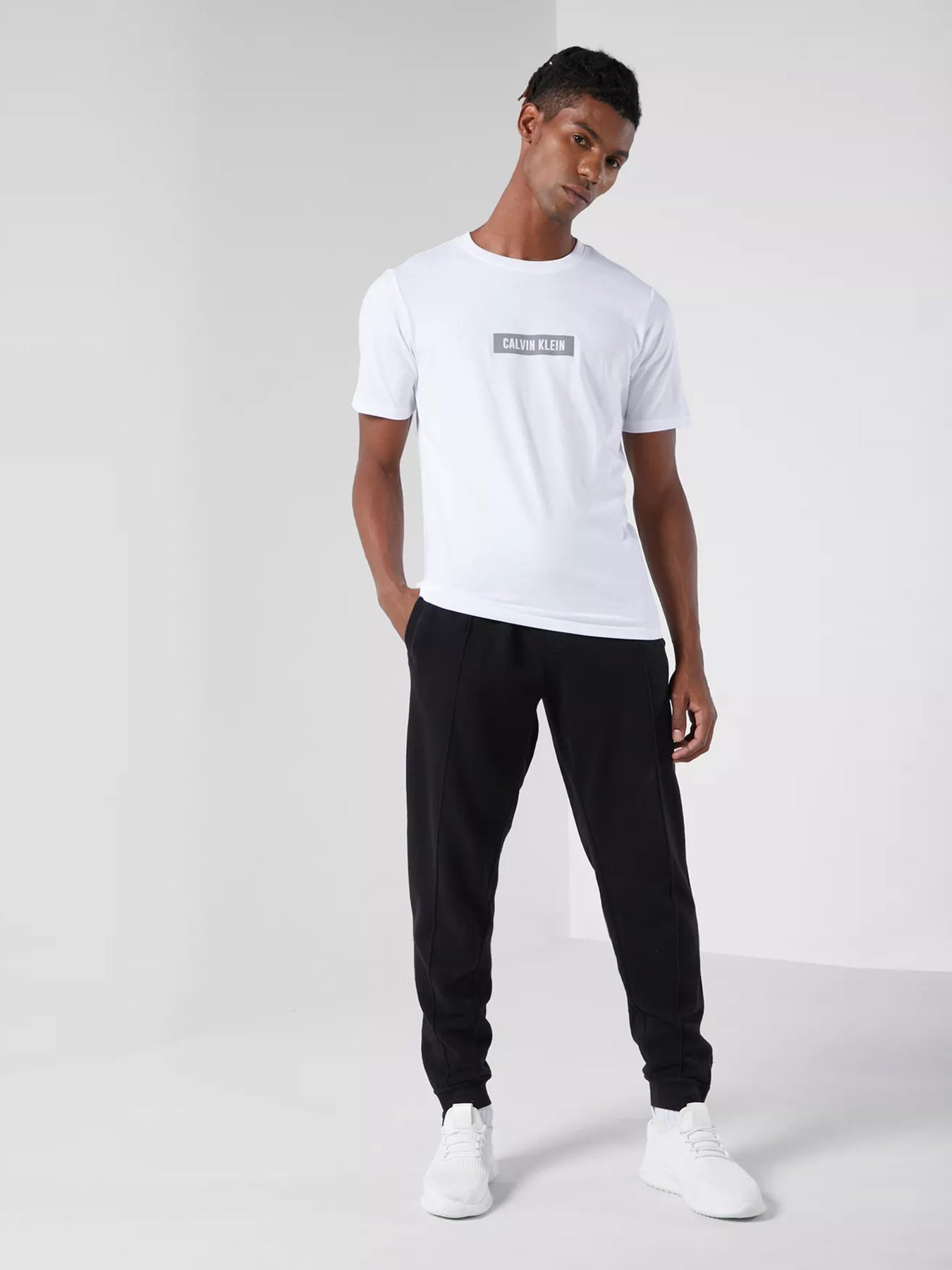 Футболки и поло Calvin Klein модель 00GMS1K142-100 Фото