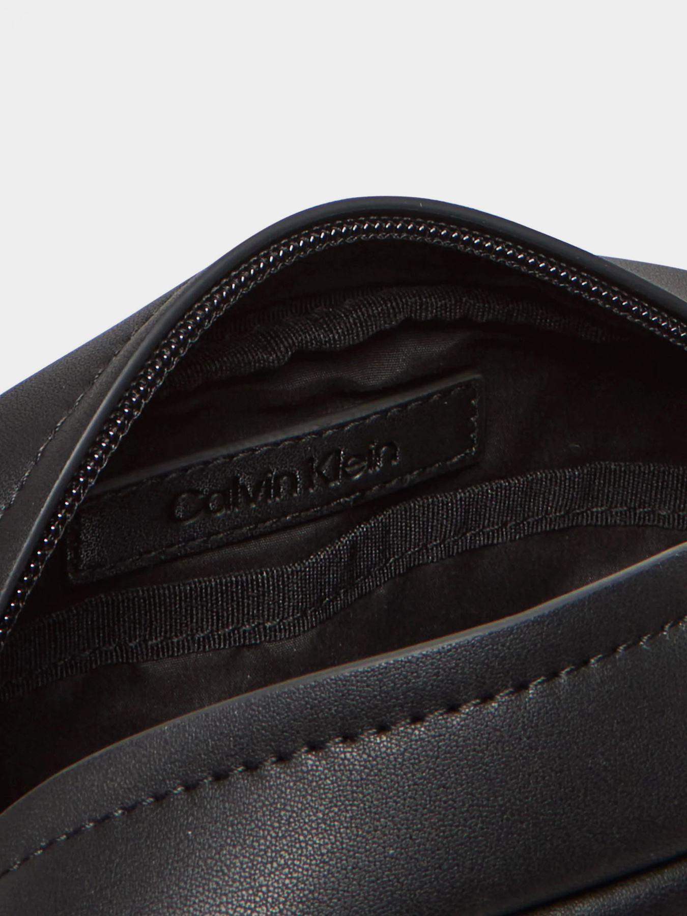 Мессенджер Calvin Klein модель LV04D3089G-UB1 Фото