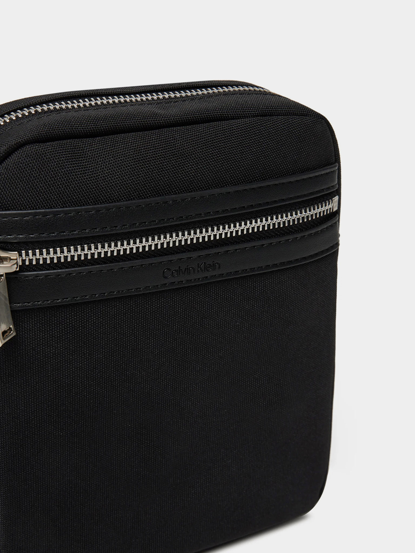 Мессенджер Calvin Klein модель LV04D3175G-UB1 Фото