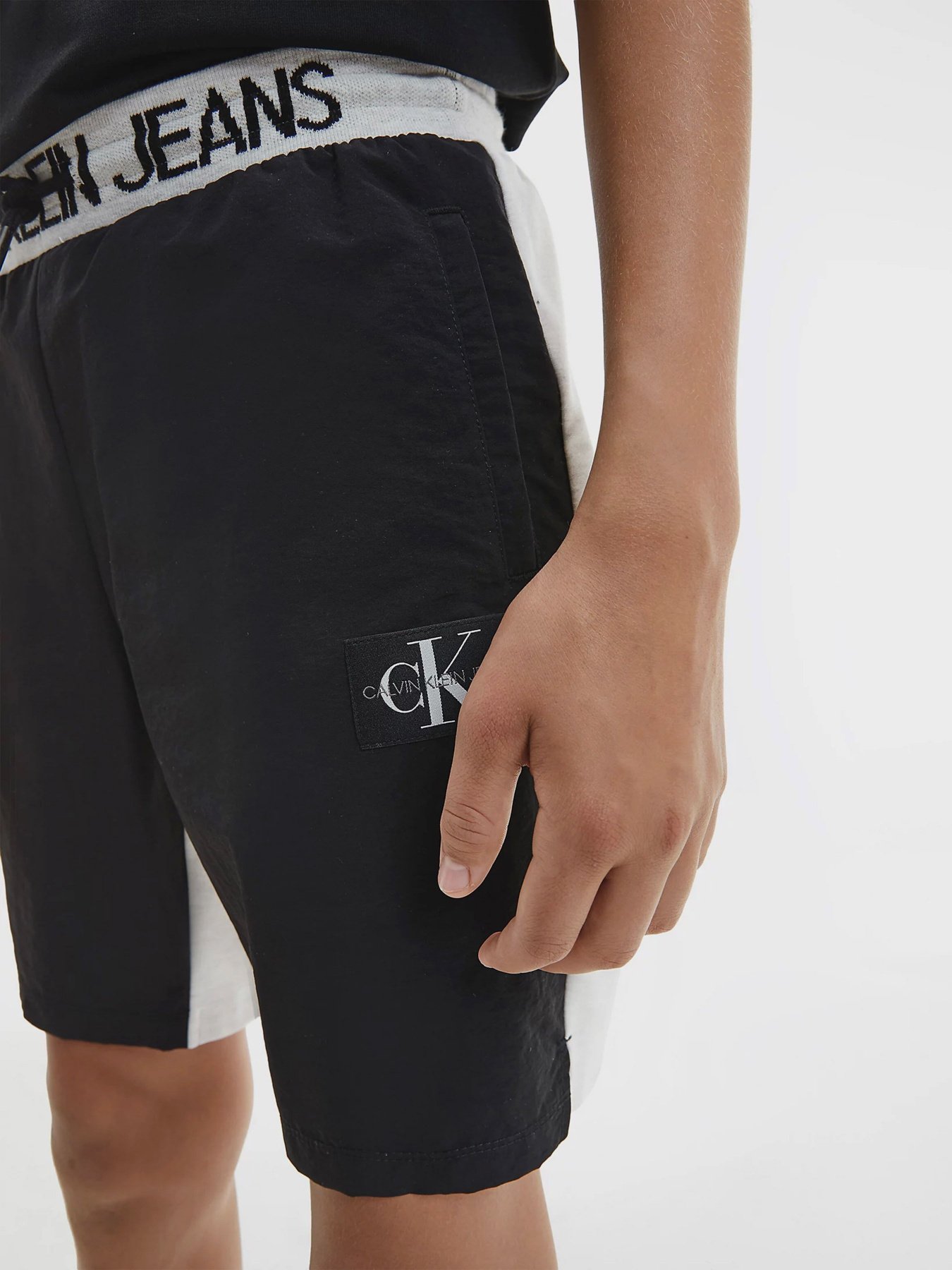 Повсякденні шорти Calvin Klein Punto Fabric Mix Jogger модель IB0IB00794-P34 Фото