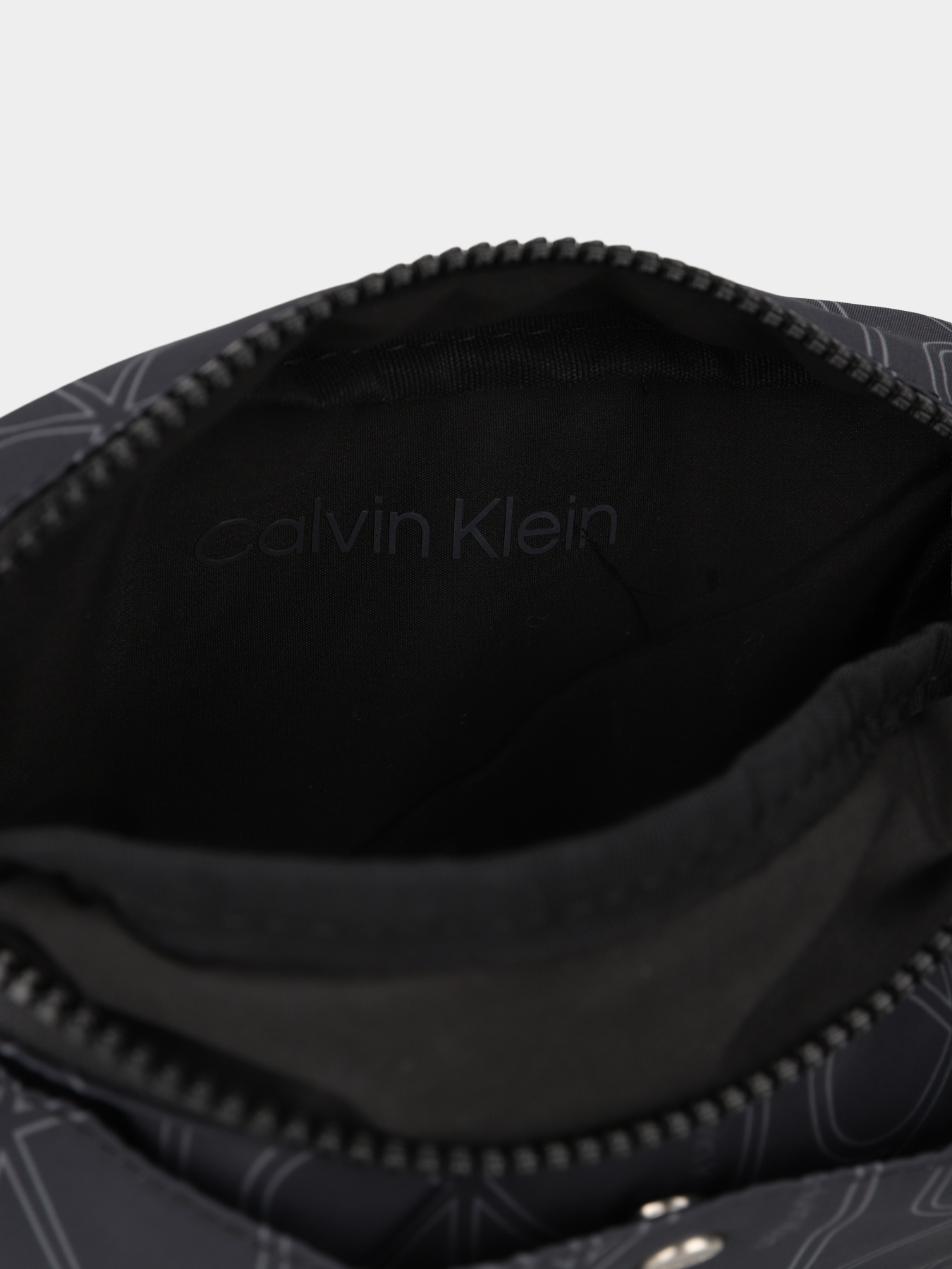 Сумка Calvin Klein PRINTED EMBLEM AOP NYLON CAMER модель LV04D3350G-8MN Фото