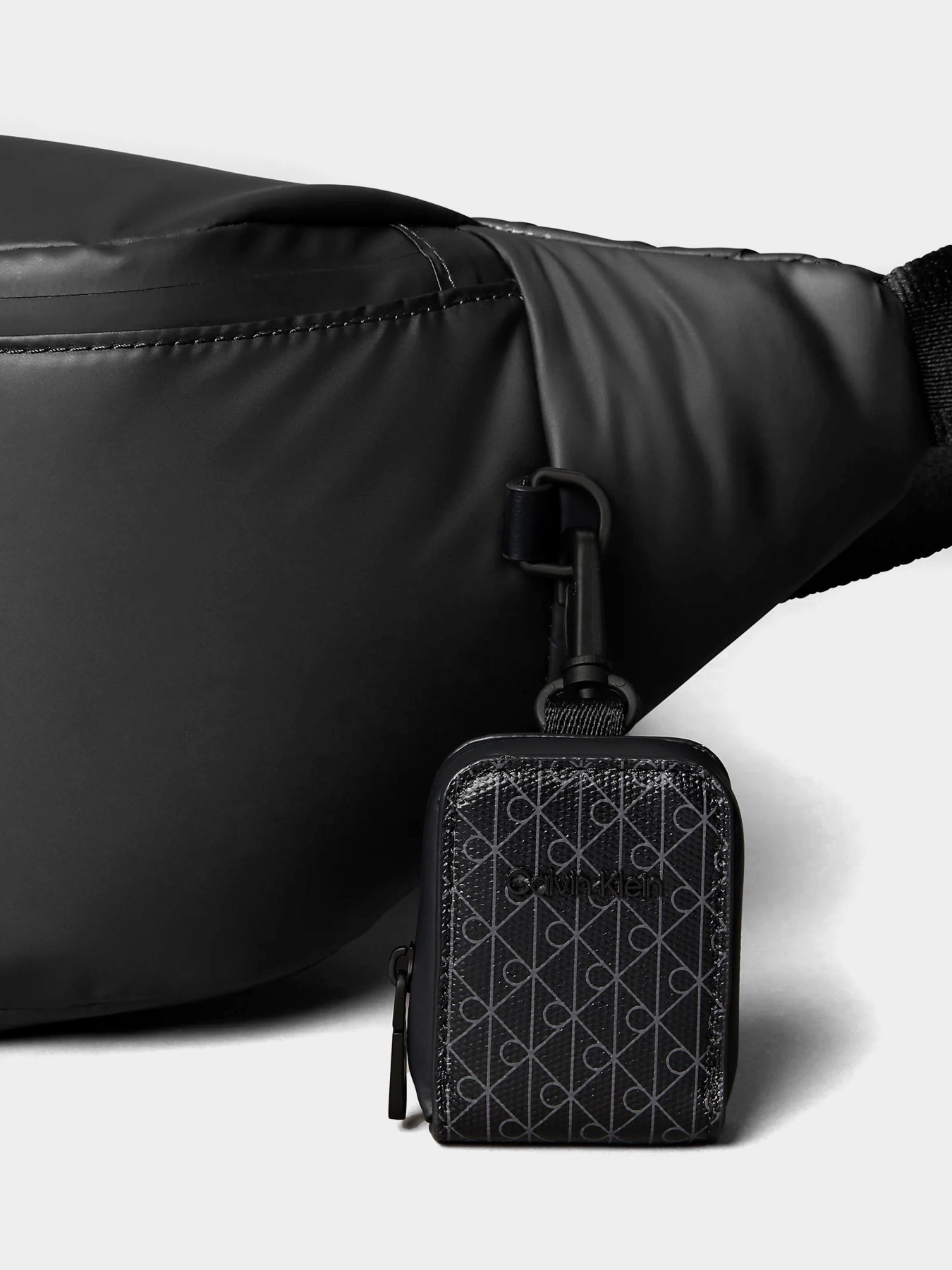 Поясна сумка Calvin Klein PUFFER UTILITY WAISTBAG модель LV04D3198G-UB1 Фото