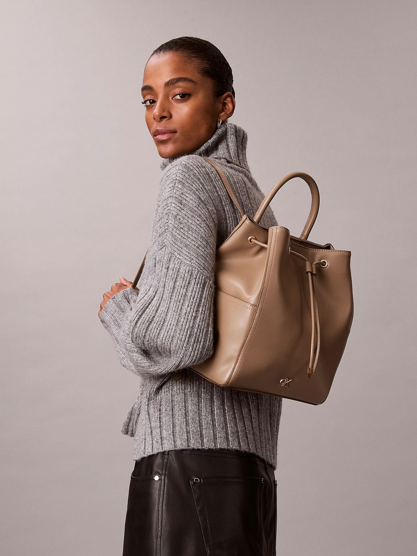 Повсякденний рюкзак Calvin Klein CK DRAWSTRING BACKPACK модель LV04F3329G-VFU Фото