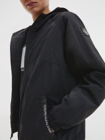Ветровка Calvin Klein Monogram Badge модель IB0IB00856-BEH Фото
