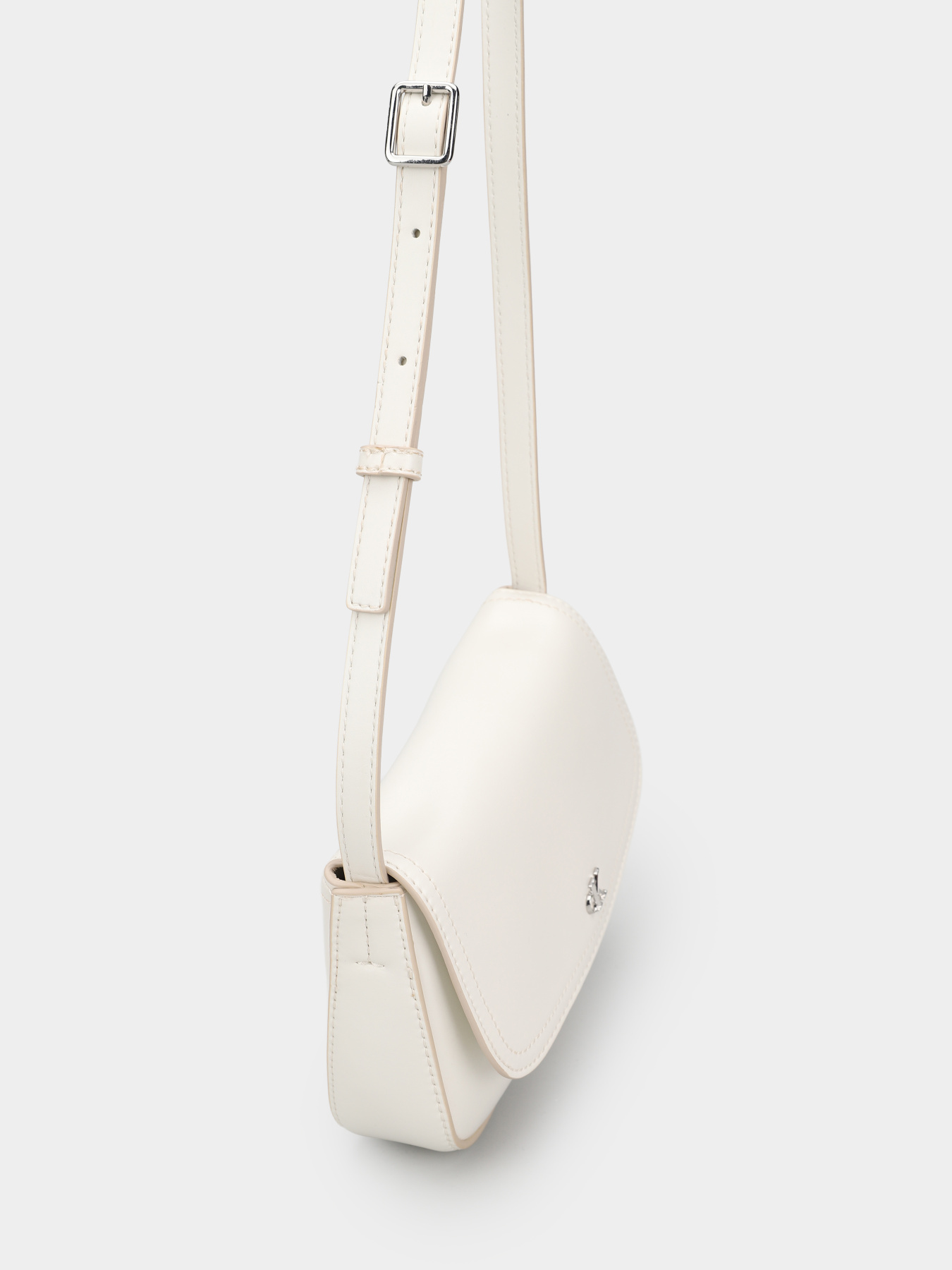 Сумка Calvin Klein CK FLAP CAMERA BAG модель LV04F3421G-FUP Сумка Calvin Klein CK FLAP CAMERA BAG модель LV04F3421G-FUP Фото