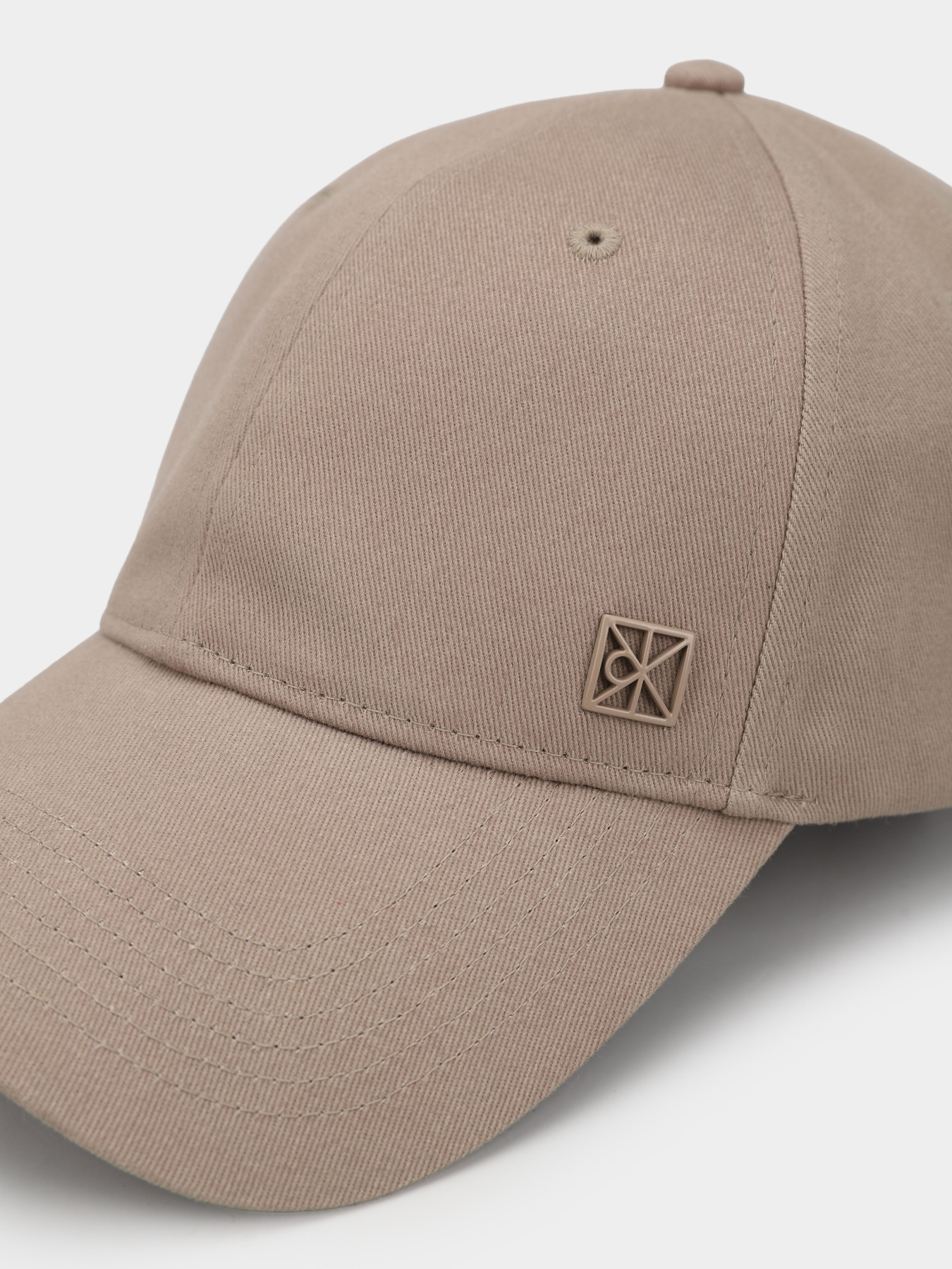 Кепка Calvin Klein EMBLEM HARDWARE BASEBALL CAP модель LV04F5059G-VFU Фото