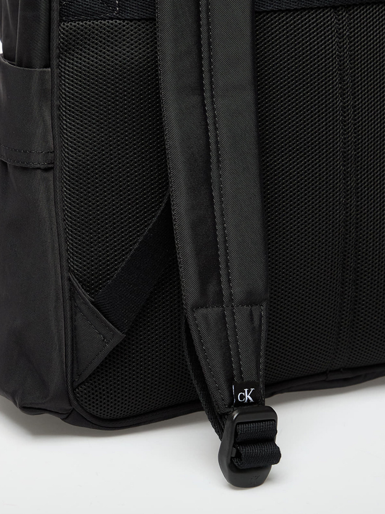 Calvin Klein LV04D3114G-UB1 модель LV04D3114G-UB1 Фото