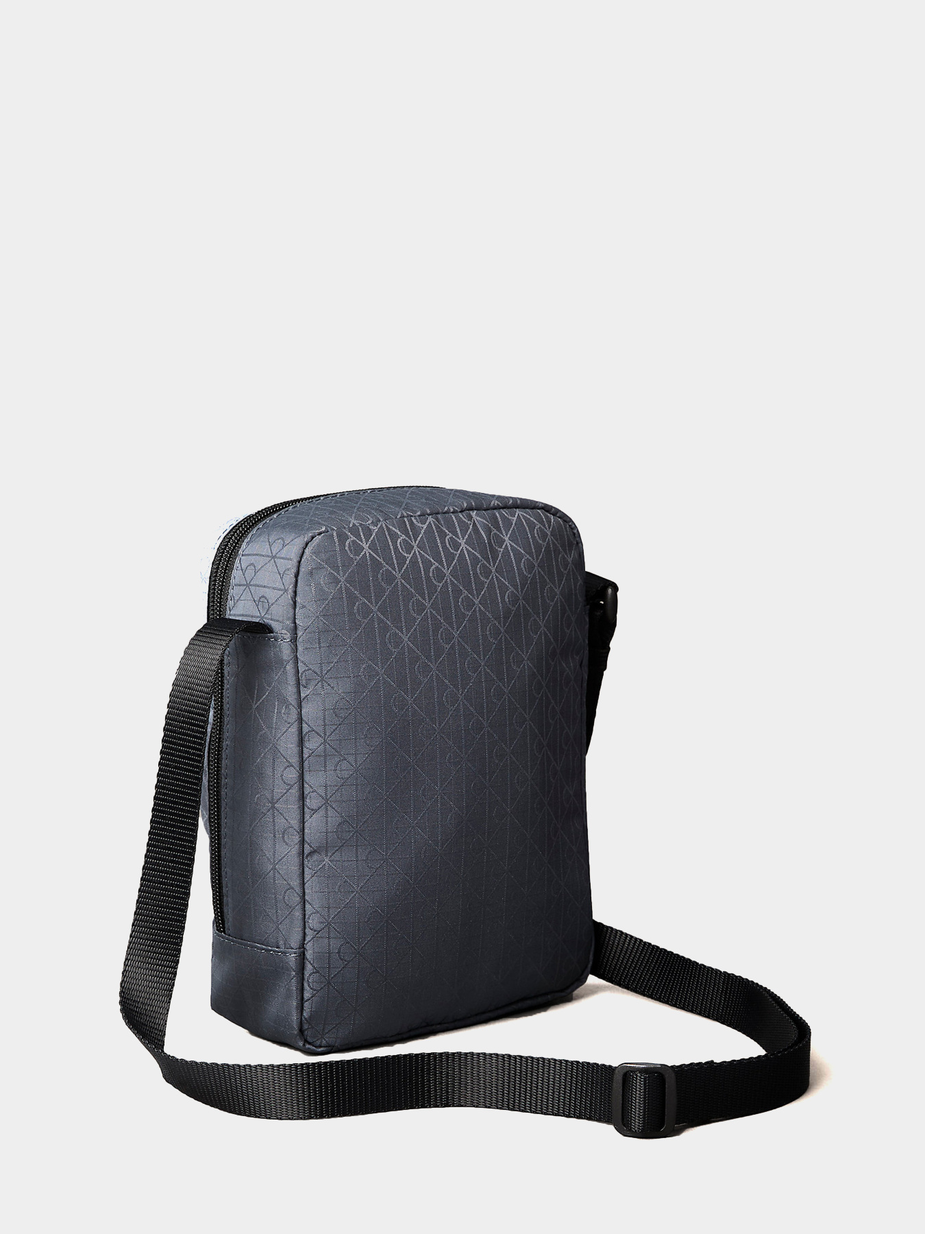 Сумки Calvin Klein UTILITY EMBLEM REPORTER модель LV04D3303G-CKP Сумки Calvin Klein UTILITY EMBLEM REPORTER модель LV04D3303G-CKP Фото