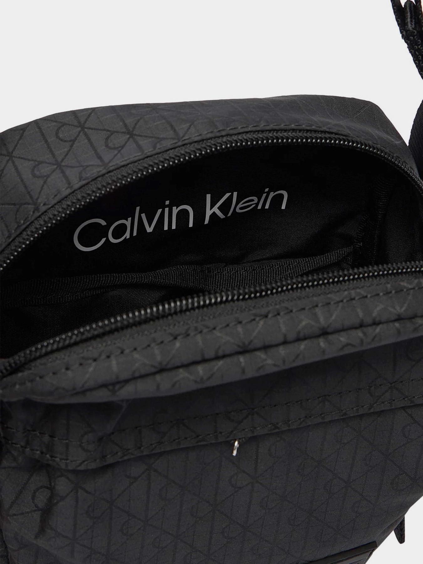 Сумки Calvin Klein UTILITY EMBLEM REPORTER модель LV04D3303G-UB1 Фото