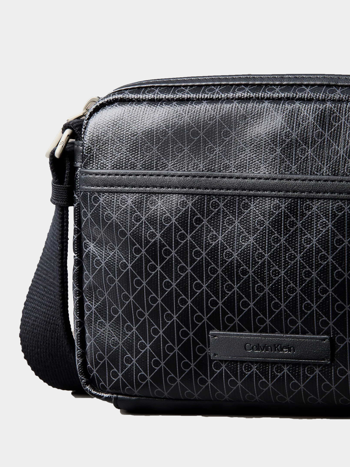 Сумки Calvin Klein EMBLEM AOP COATED CAMERA BAG модель LV04D3314G-UB1 Фото