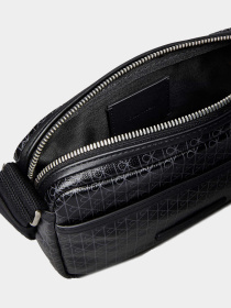 Сумки Calvin Klein EMBLEM AOP COATED CAMERA BAG модель LV04D3314G-UB1 Фото