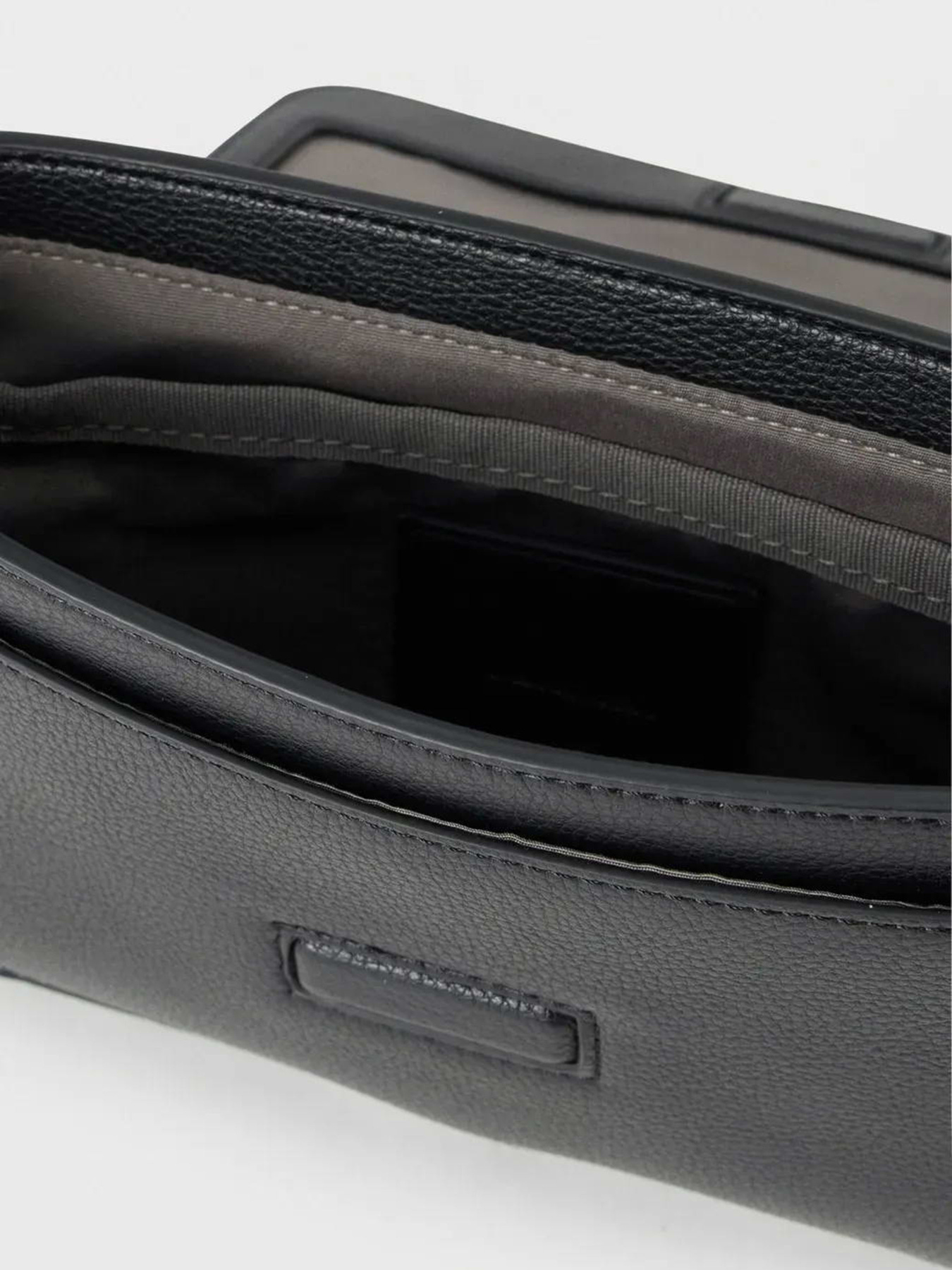 Сумки Calvin Klein RAISED SMALL FLAP MESSENGER модель LV04D3327G-UB1 Фото