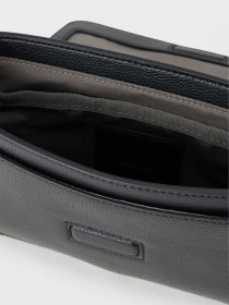 Сумки Calvin Klein RAISED SMALL FLAP MESSENGER модель LV04D3327G-UB1 Фото