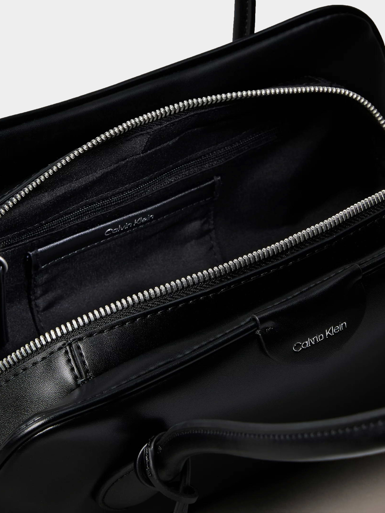 Сумки Calvin Klein MULTI COMPARTMENT SHOULDER BAG модель LV04F3369G-UB1 Фото