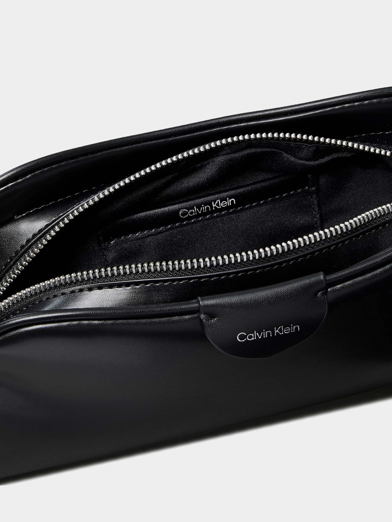 Сумки Calvin Klein MULTI COMPARTMENT CAMERA BAG модель LV04F3370G-UB1 Фото
