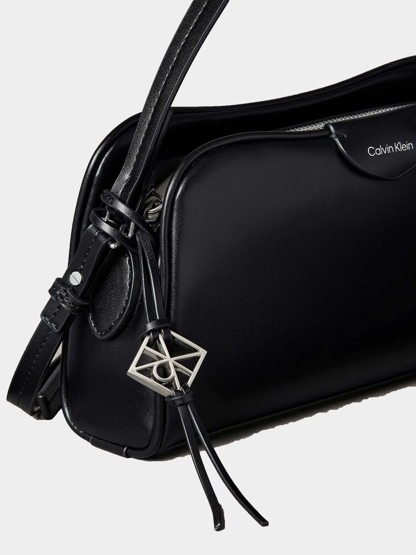 Сумки Calvin Klein MULTI COMPARTMENT CAMERA BAG модель LV04F3370G-UB1 Фото